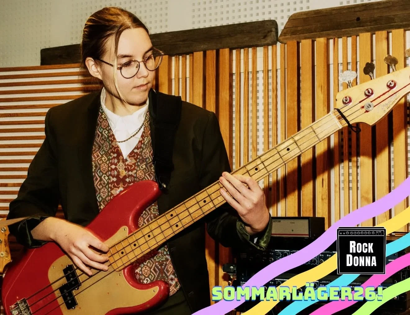 Namn: Emilia Lindblom, kallas Emppu
Pronomen: Hon
Stj&auml;rntecken: V&auml;dur
Instrument: Elbas och gitarr
Favoritl&aring;t: just nu "Happy with You" av mitt favoritband Big Thief
Person du skulle vilja g&aring; p&aring; kaffe med: Adrian