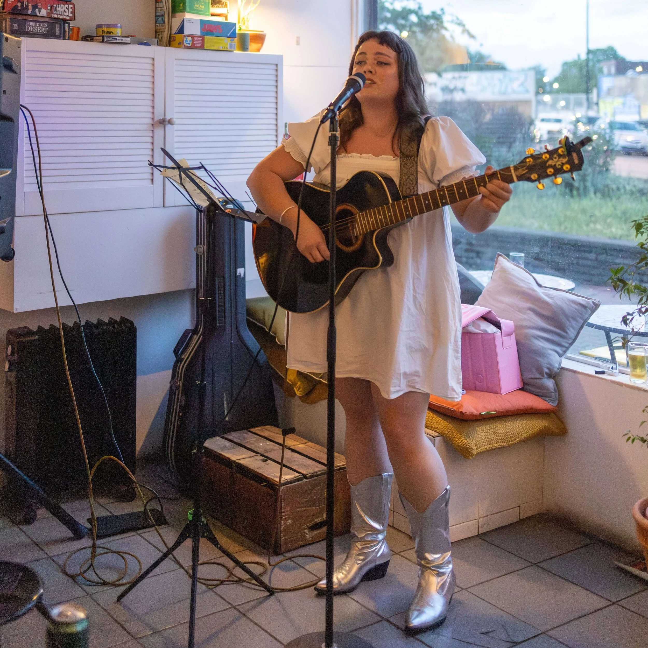 Muffy performing at WATERINTOBEER at Brockley Max Festival.