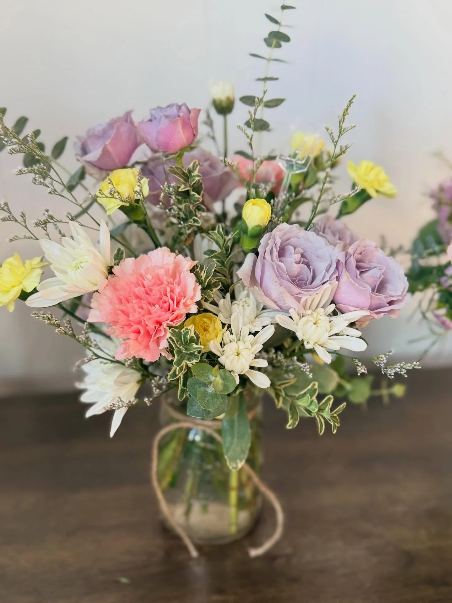 Spring fever has set in terribly with this beautiful weather!! ☀️

We love the bright colors but pastels are a favorite around the Easter season especially these peach 🍑 roses!! All time favorite for us! 🥰

Needing a bouquet to brighten someone&rsq