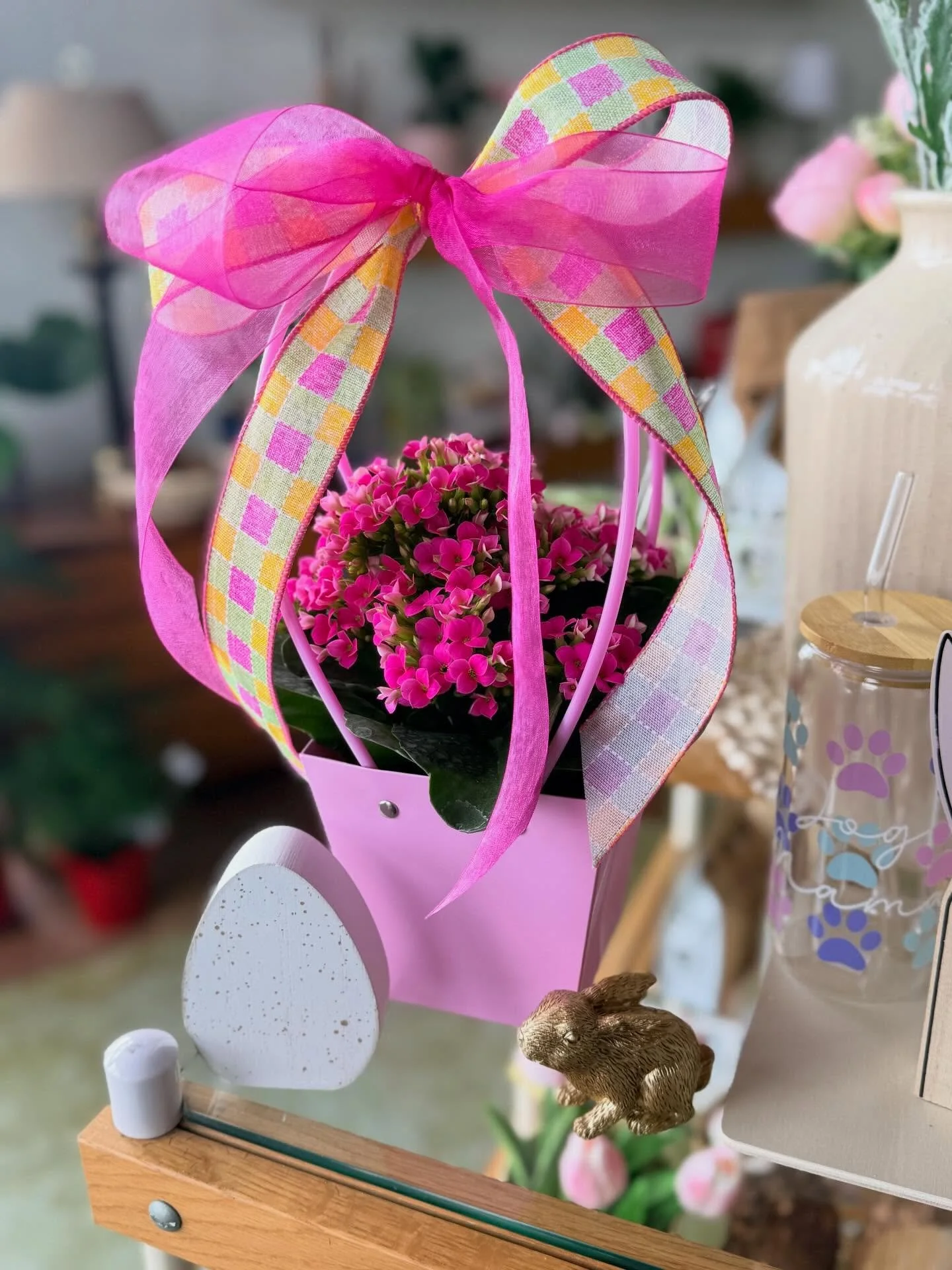Find your favorite plant 🪴 and gift it in these adorable purse 👛 holders!! Sure to be loved at first site!! 💕

Open all day Friday and Saturday 9am-12pm. 

📍Flower Cart 
  501 Main St 
  Webster, SD 57274
☎️605.345.3212
flowercartwebstersd.com
M-
