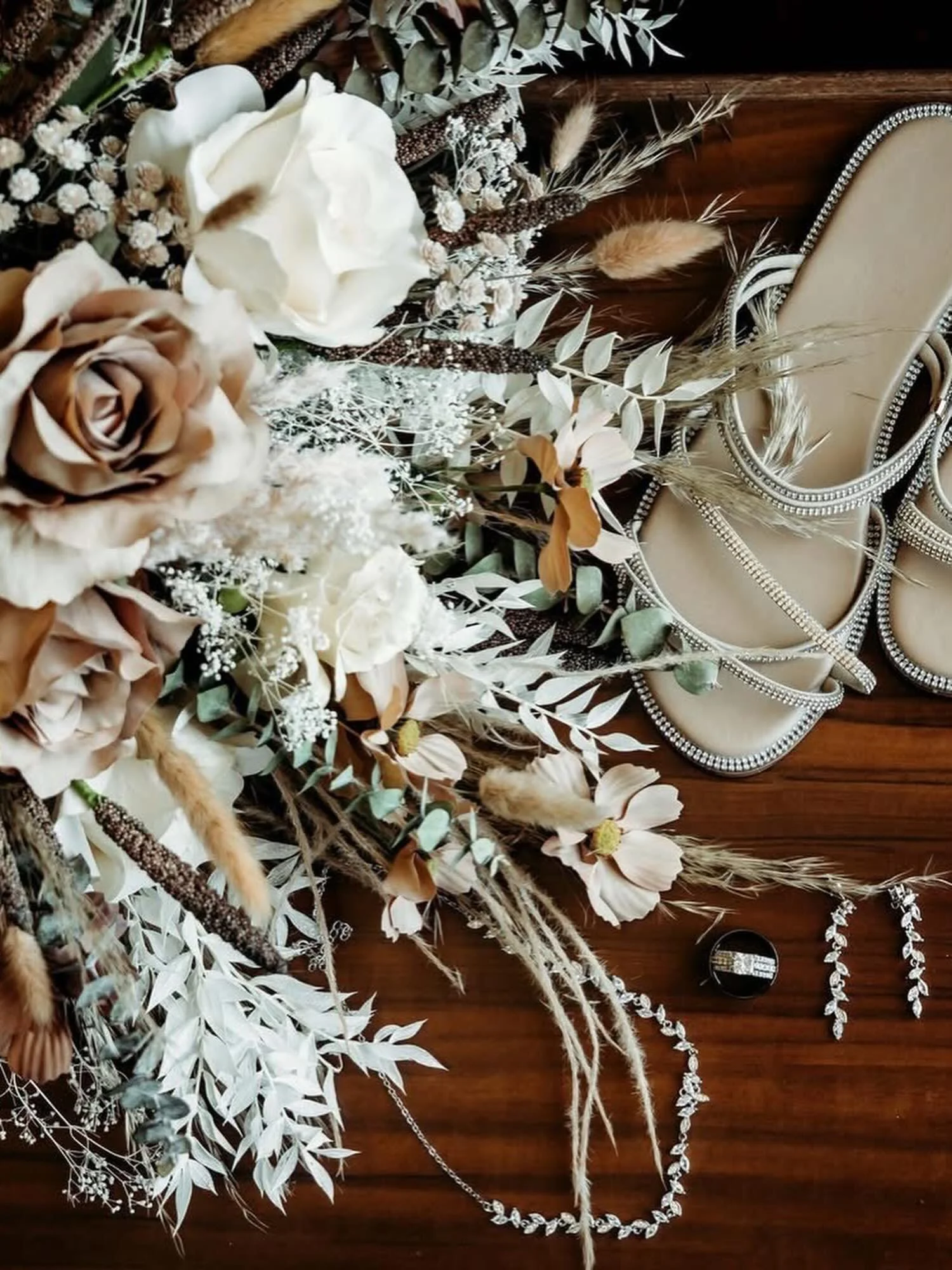 💍🌸Wedding season is upon us&hellip;

Whatever your style is &mdash; we&rsquo;re here to make the wedding florals of your dreams come true! 💐🤍

Flower Cart in Webster, South Dakota offers wedding &amp; event floristry planning to bring your vision