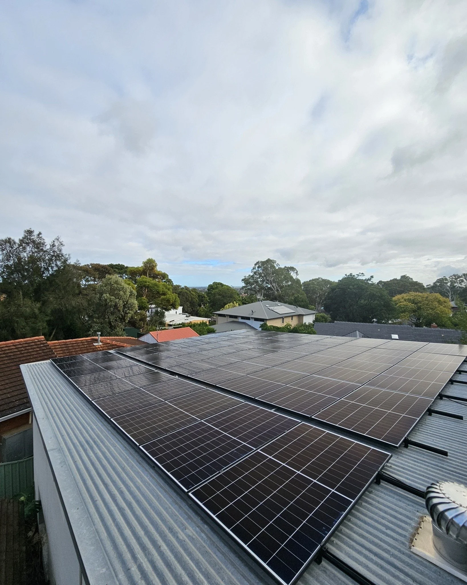Big system, serious energy independence. ☀️🔋

This 3-phase installation features 64 &times; 525W AIKO solar panels paired with a Sigenergy 48kWh battery, delivering strong solar production, smart energy storage and full home blackout protection.

A 