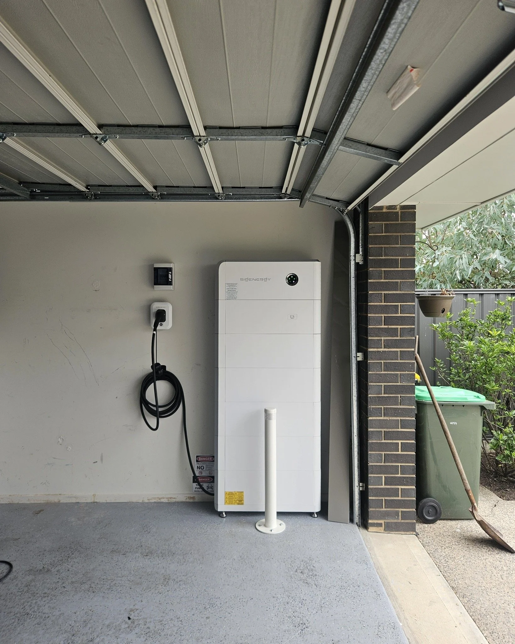 Sigenergy installation completed. 🔋⚡

This home is now fitted with a Sigenergy SigenStor battery system, including the integrated EV charger module. The system allows the customer to store excess solar energy, power the home more efficiently, and ch