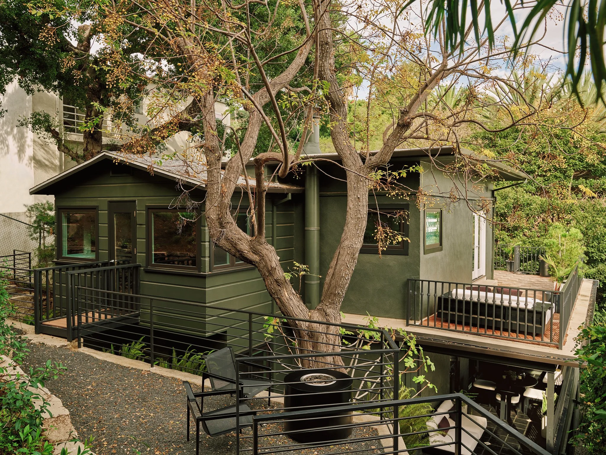 20251113_JetBlack_ClarkSt _Ext W.jpg