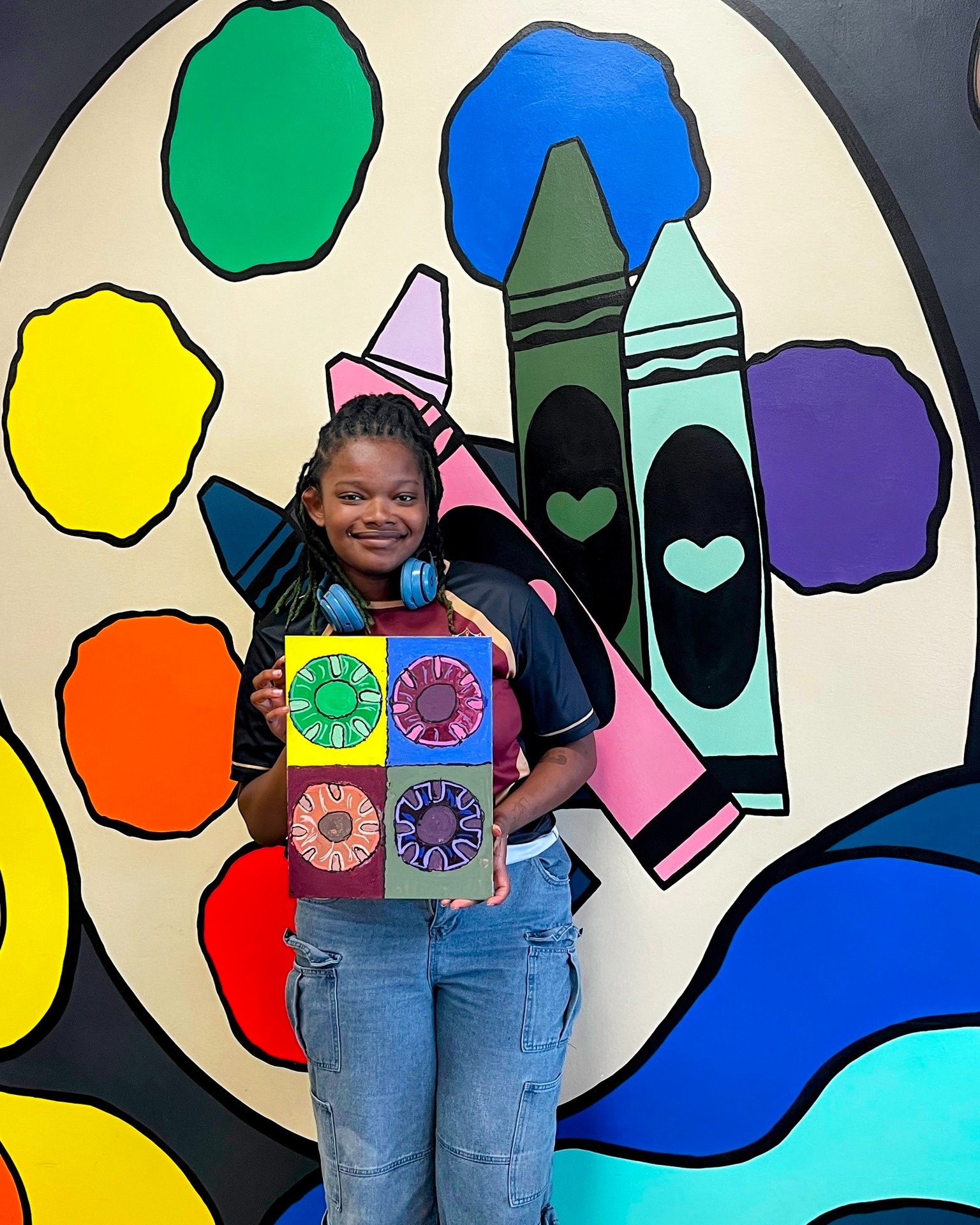 💚 So much creativity packed into this project!

Our Tween artists have been creating some incredible work, and this colorful piece is definitely one to celebrate.

There are only TWO WEEKS left in this Tween session before Summer Camps begin, but th