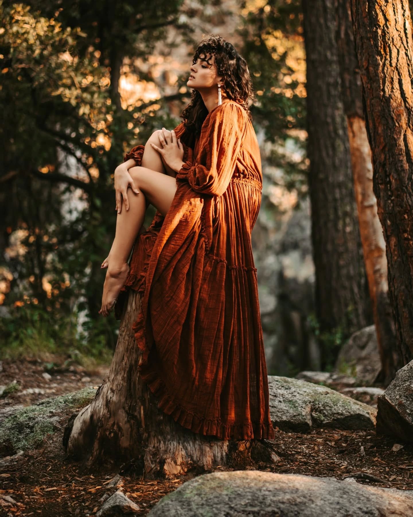 ✨ The Magic of Intentional Styling ✨
Outfits can make or break a photoshoot—it's all about creating a cohesive, timeless, and visually stunning story. That’s why I offer a fully curated, size-inclusive client closet filled with pieces de