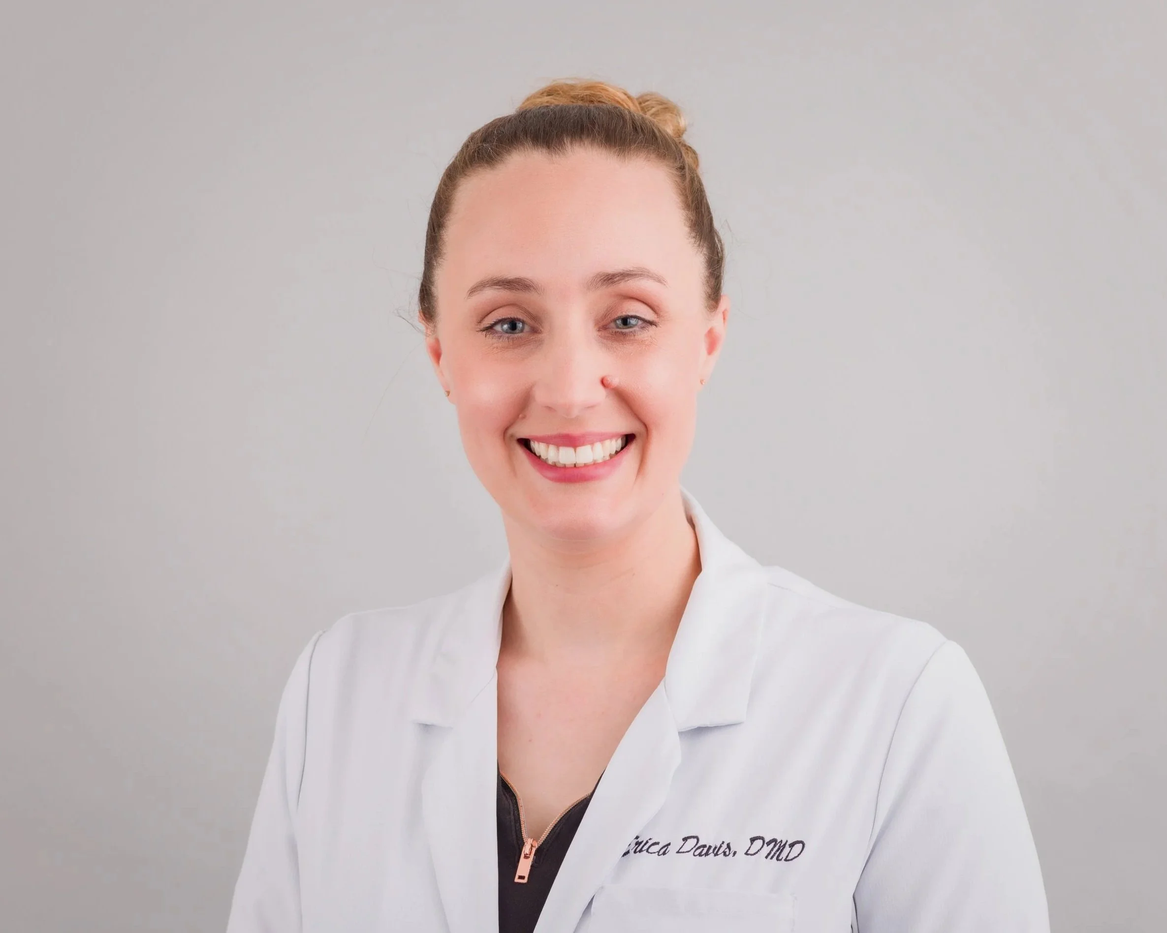 Portrait of Dr Erica Davis