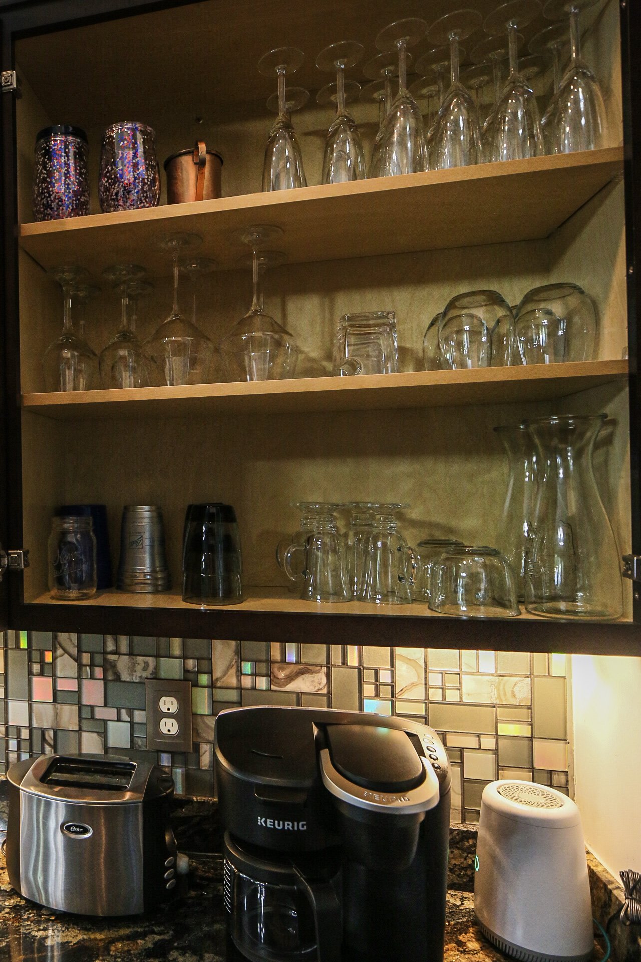 There's all the drinkware you need including champagne, wine, and cocktails glasses alongside travel cups. Prep a carafe or single coffee using the dual Keurig, or enjoy a piece of toast from the dual toaster.