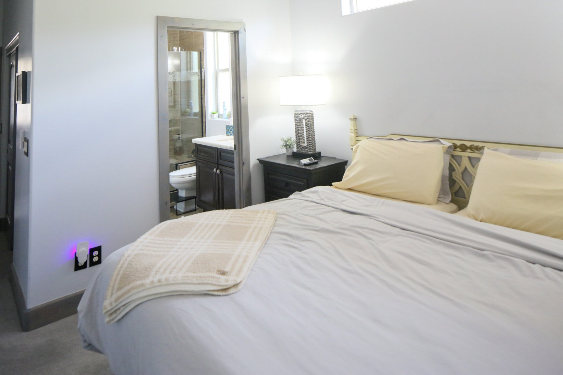 Relax and enjoy some quiet time in the Back Nine with en-suite bathroom.
