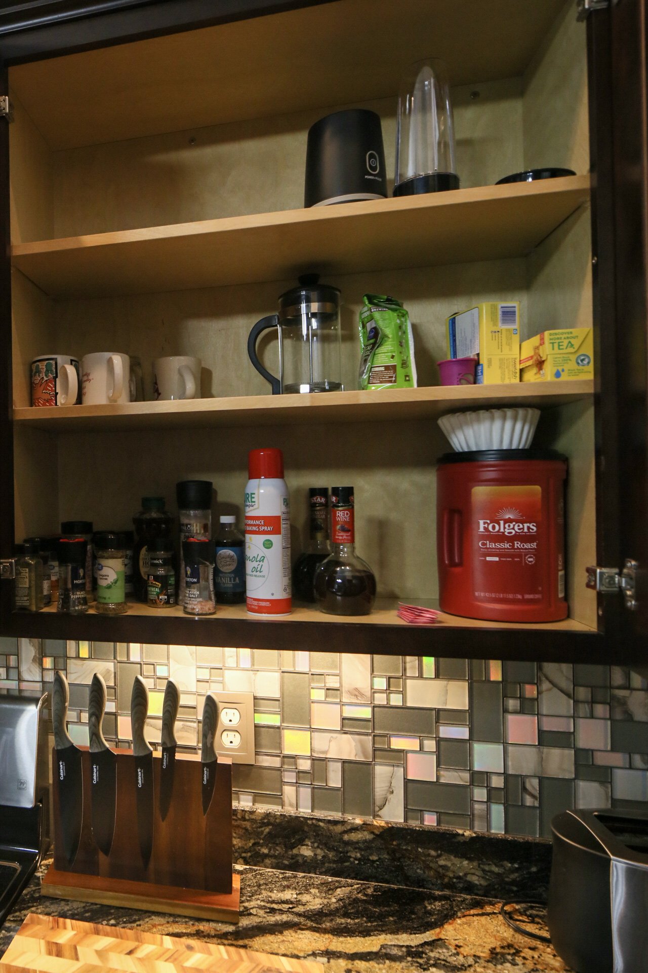 No need to bring everything for cooking your meals. We offer popcorn, coffee, oils, spices, and tea. A knife set with a magnetic knife block is just off the stove.