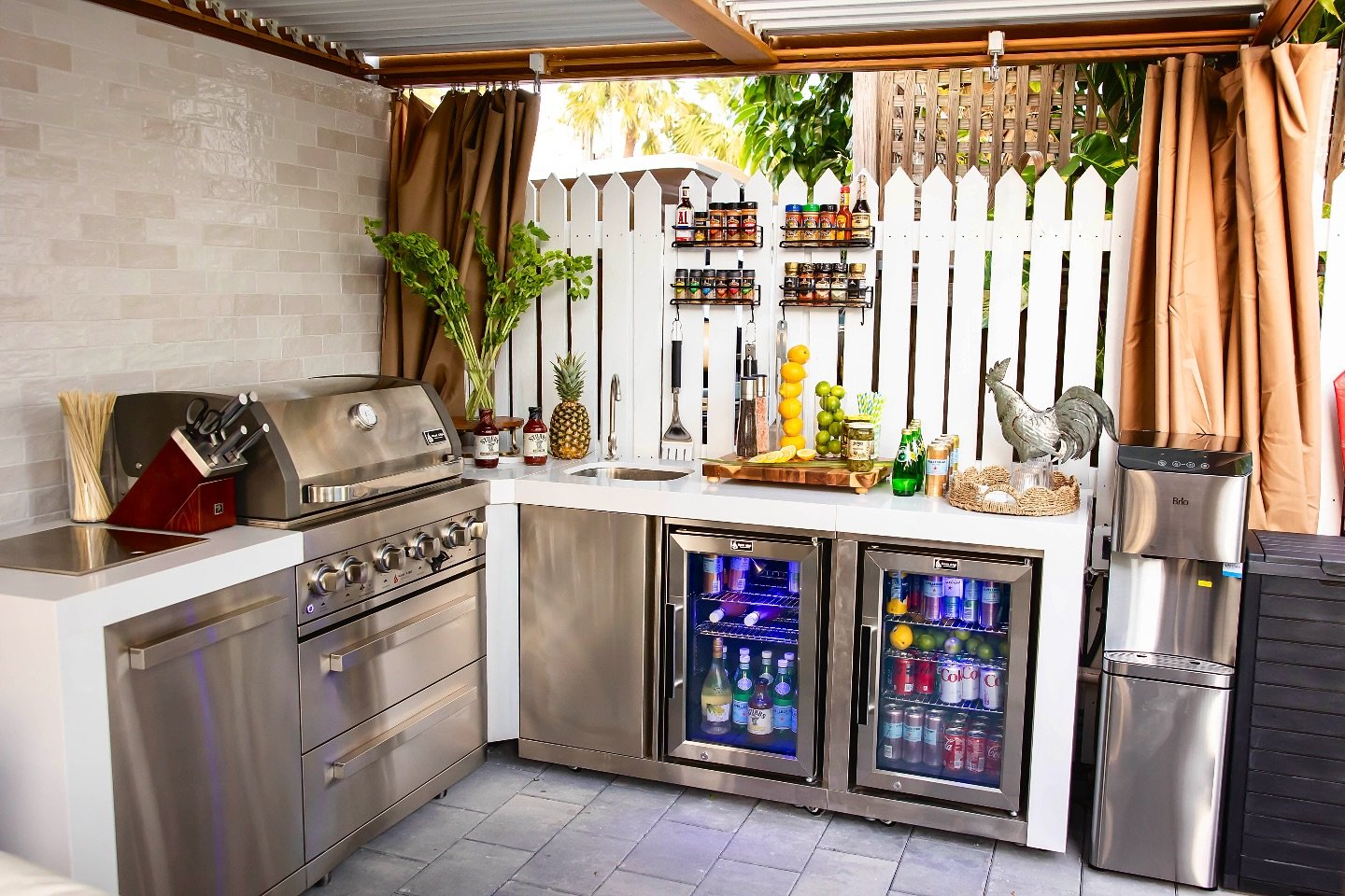 Kitchen: outdoor edition 🧉
&bull;
&bull;
&bull;
#keywest#vacation#florida#family#keyslife#fun#island#trips#rentals#beach#pool#food#kitchen
