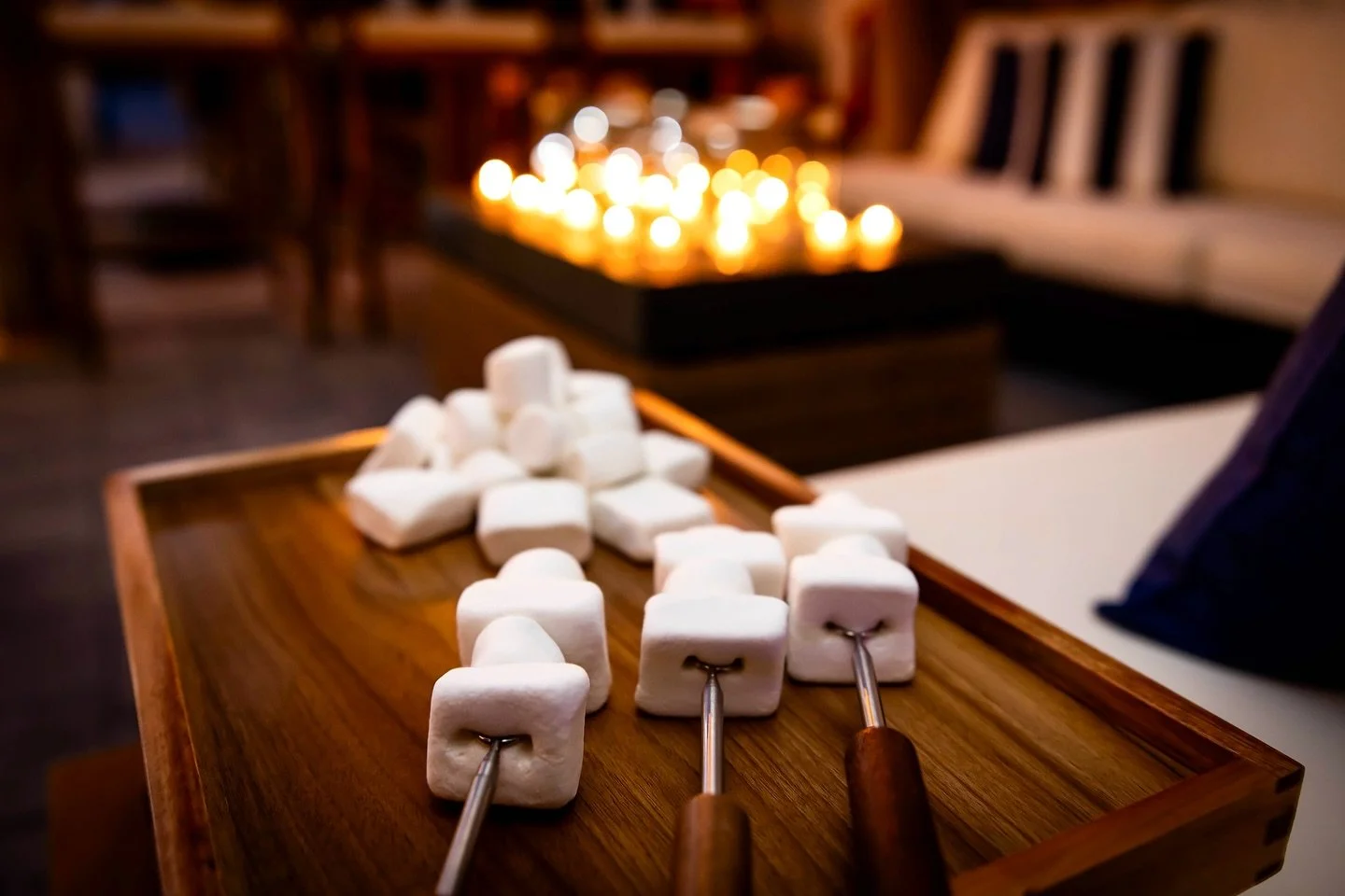 Your vacation isn&rsquo;t complete without a fire pit🔥
&bull;
&bull;
&bull;
#keywest#vacation#florida#family#keyslife#fun#island#trips#rentals#beach#pool#condo#comfy#stay#explore#duval#fire#firepit#smores#marshmellows#cozy