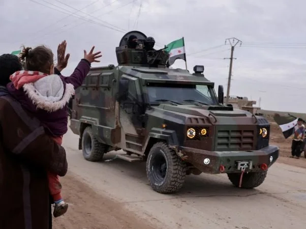 تطبيقا لوقف إطلاق النار.. سكان القامشلي يتنفسون الصعداء بعد دخول قوات الأمن السورية 