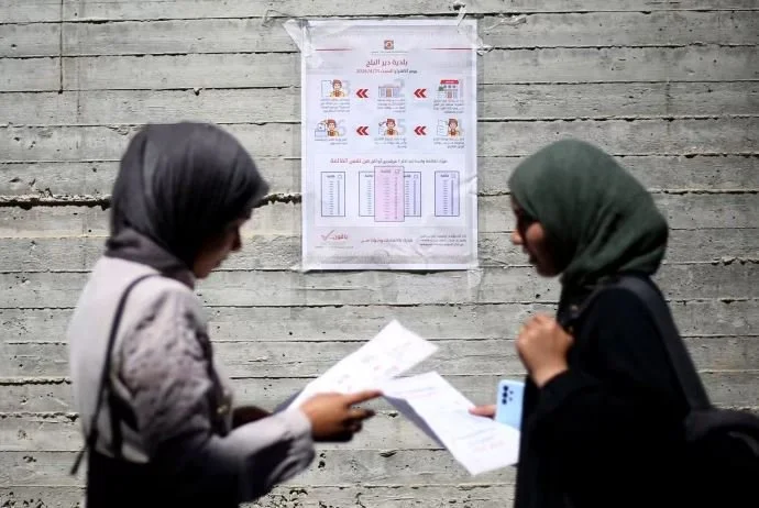 "وول ستريت جورنال": هل تمهد انتخابات دير البلح لتراجع دور حماس في غزة؟