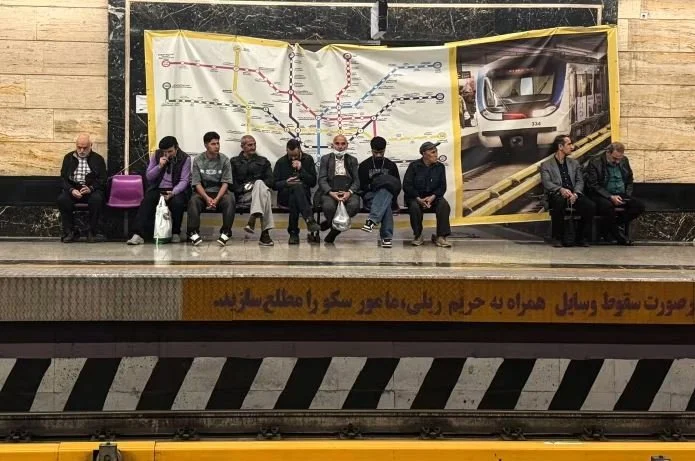 انهيار اقتصادي غير مسبوق.. أكثر من مليون  عاطل وغلاء قياسي في إيران