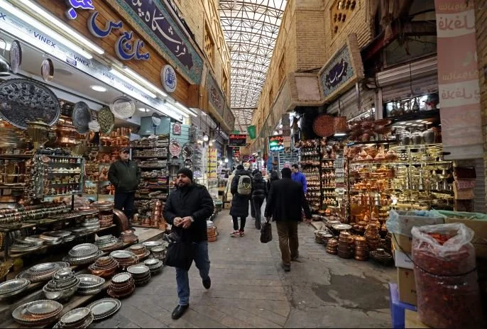 بالتزامن مع "جولة جنيف".. إيران تواجه "انهيارا اقتصاديا" والغلاء يشعل غضب الشعب 