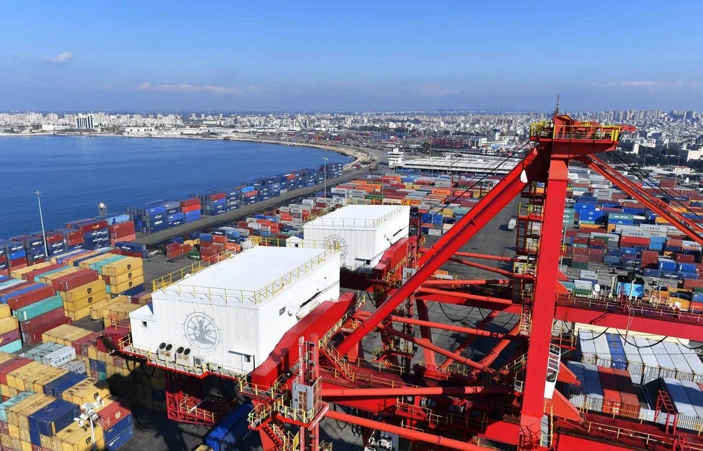 تقرير تركي: "أساطيل الأشباح" الروسية مستمرة في نقل القمح الأوكراني المسروق إلى سوريا