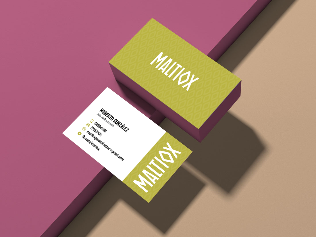 Free-Realistic-Business-Cardbranding-identidad-visual-vmo-estudio-creativo-guatemala-Mockup.png