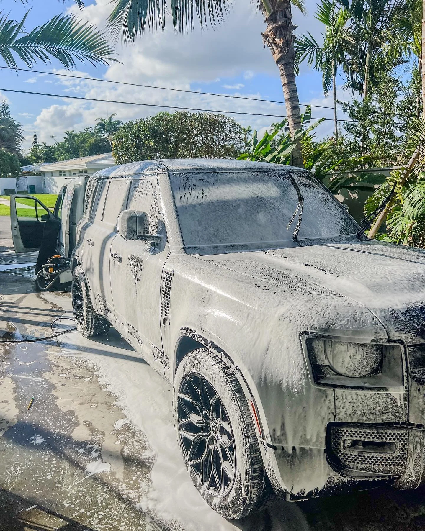 Weekly maintenance wash to this gorgeous Land Rover Defender🔥😍

#soflo #southflorida #miami #florida #fortlauderdale #westpalmbeach #palmbeach #broward #bocaraton #miamibeach #browardcounty #delraybeach #palmbeachcounty #ftlauderdale #love #florida