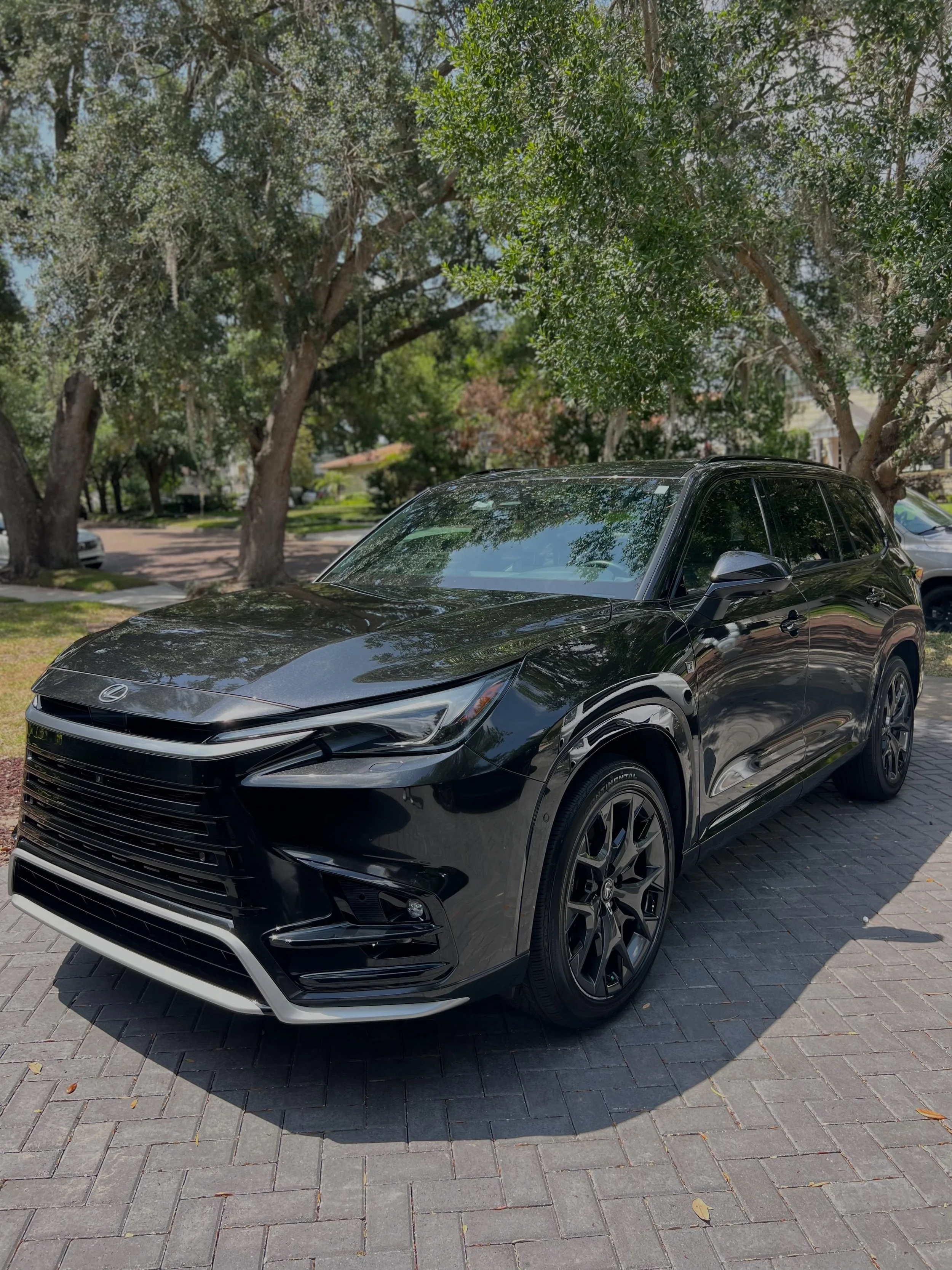 Essential Detailing Package:

1. Hand wash
2. Bug removal and tree sap removal
3. Deep tires and rims cleaning 
4. Door jambs cleaning
5. Tire shine
6. Mirror and window cleaning
7. Interior vacuuming
8. Interior blow up to remove dust and places har