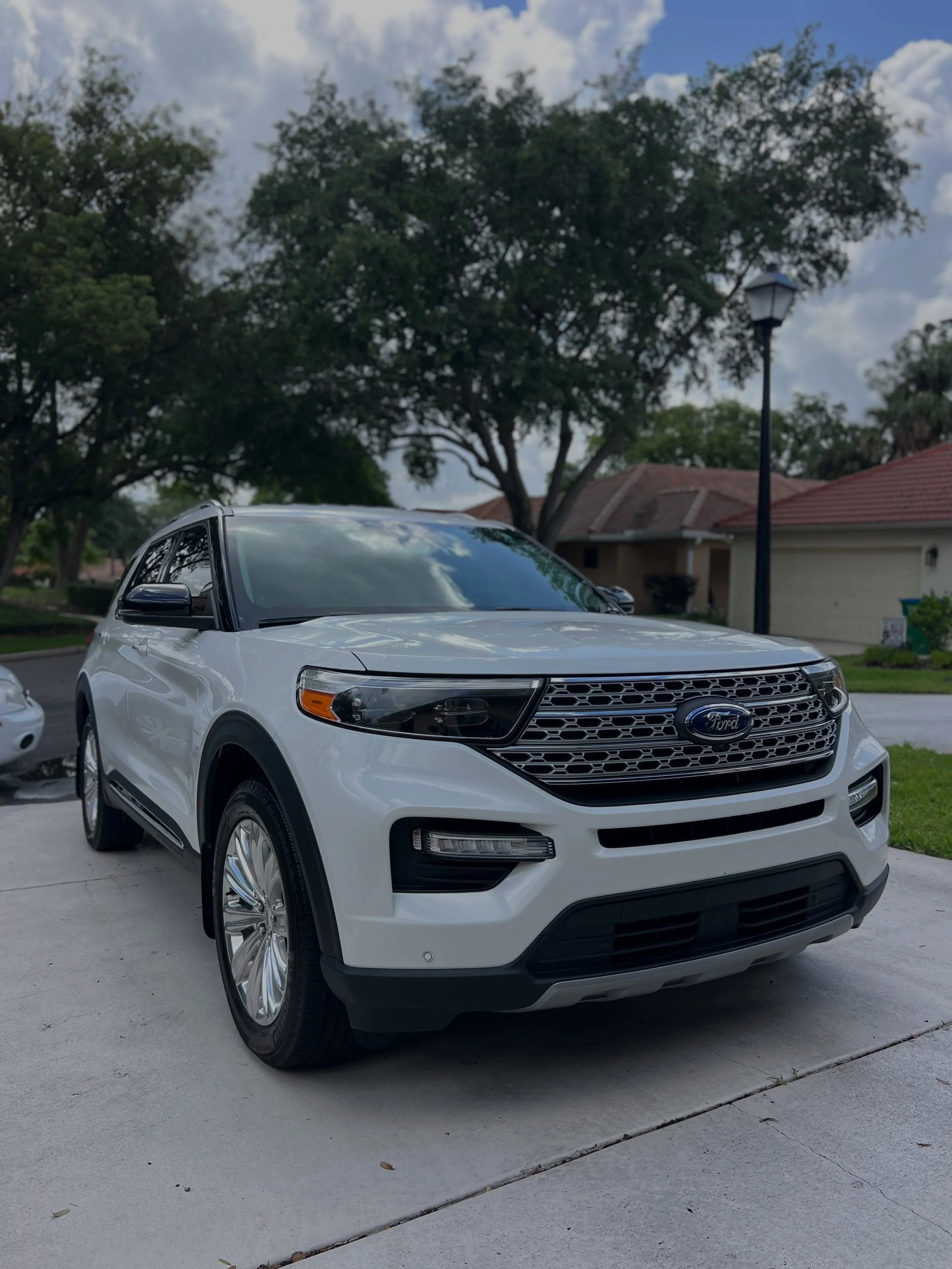 Essential Detailing Package:

1. Hand wash
2. Bug removal and tree sap removal
3. Deep tires and rims cleaning 
4. Door jambs cleaning
5. Tire shine
6. Mirror and window cleaning
7. Interior vacuuming
8. Interior blow up to remove dust and places har