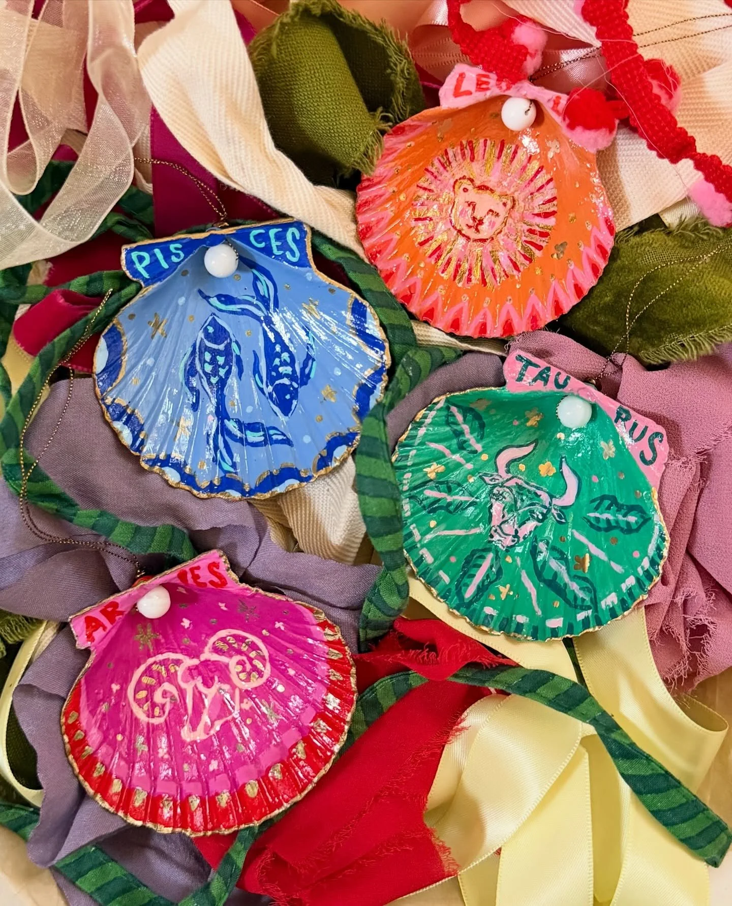 A custom collection that was written in the stars! 

✨ Astrology 
✨ Zodiac
✨ What&rsquo;s your sign
♉️ Taurus 💚
♌️ Leo 🧡
♓️ Pisces 💙
♈️ Aries 🩷