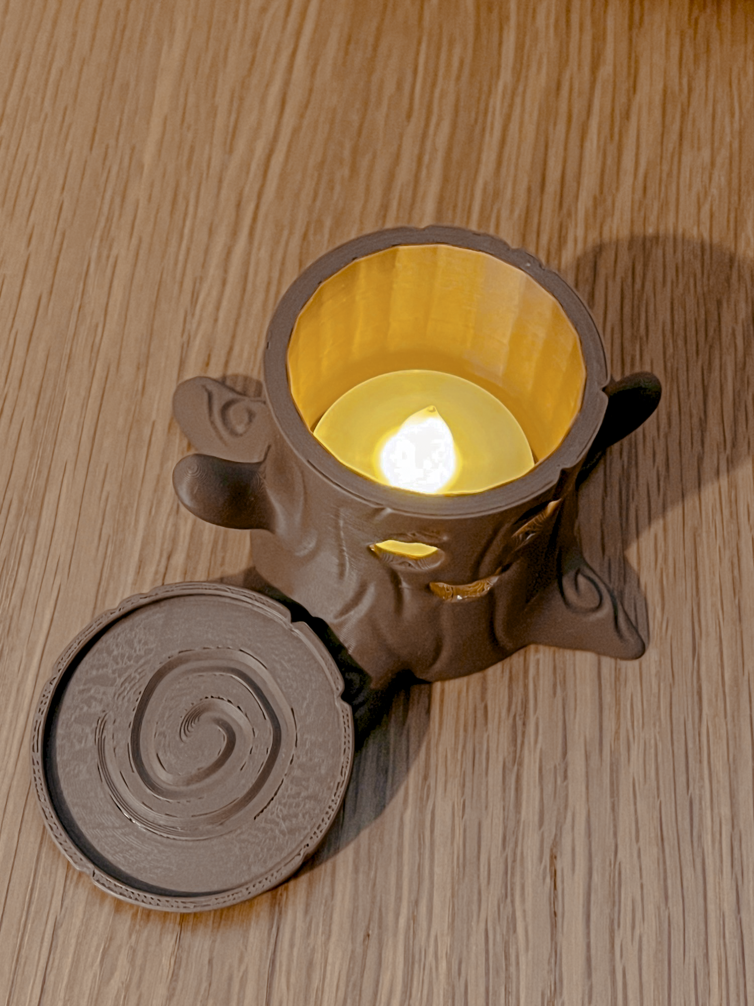 Ben tree stump light with the lid off, showing the lit LED tealight inside.