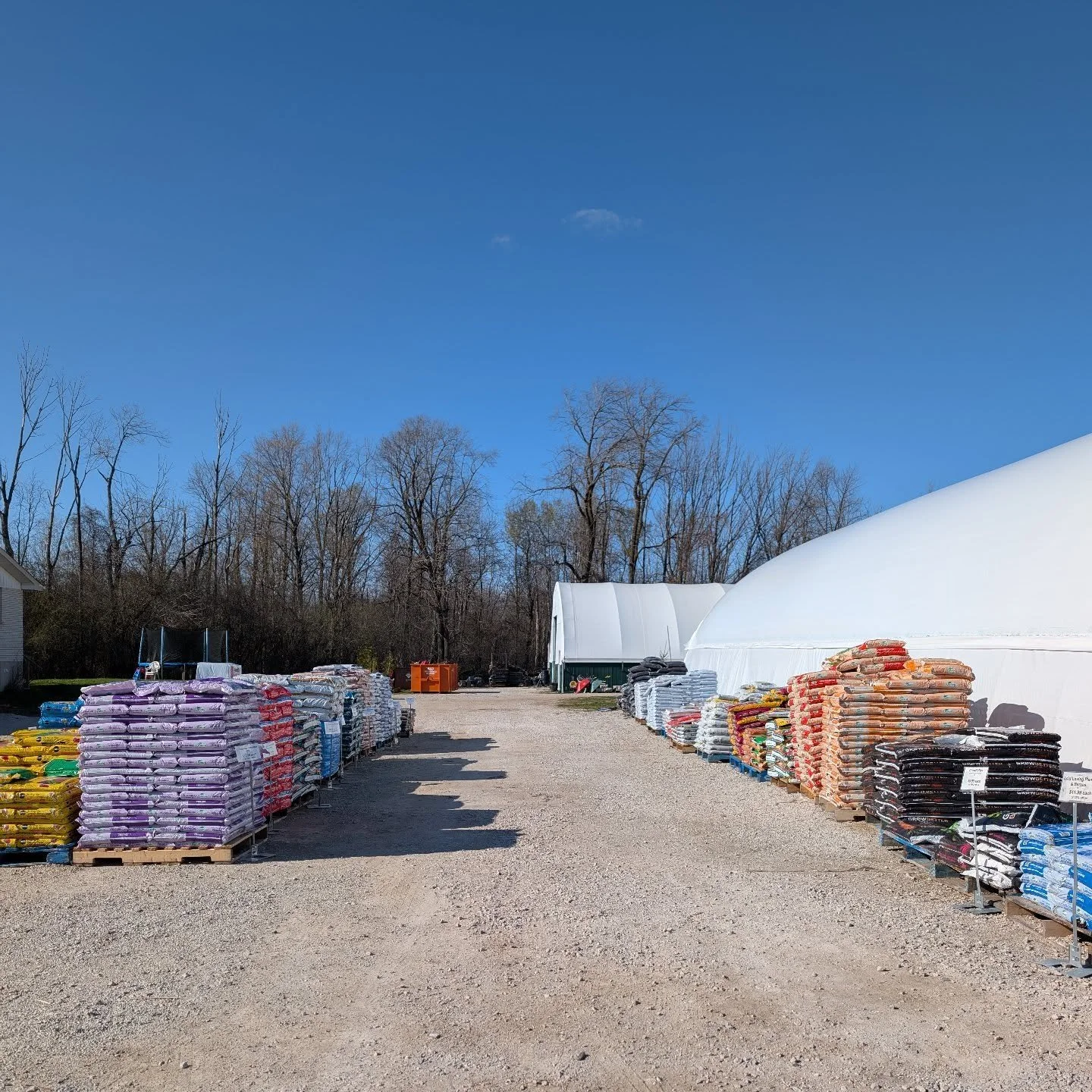 Welcome to our drive thru! 
Get your soil, compost, mulch, and more in this handy little zone. 
We can help you load, and then off you go to fulfill your gardening dreams!