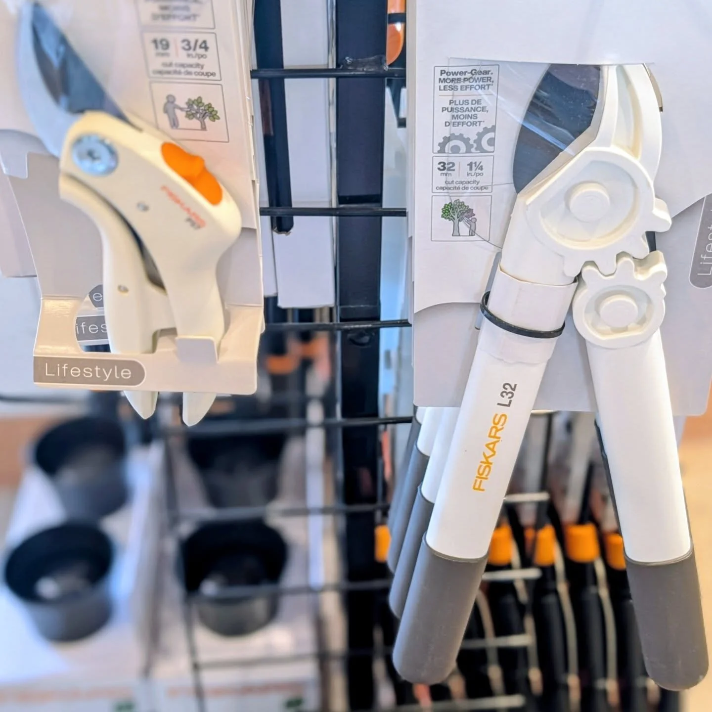 When you take the indestructible @fiskars brand, and you add stylish beauty, you get the ultimate garden tools. 
We are loooving the new options! 
Plus, the garden basket. Grab yours before it sells out (again!) and never ruin another shirt by squeez