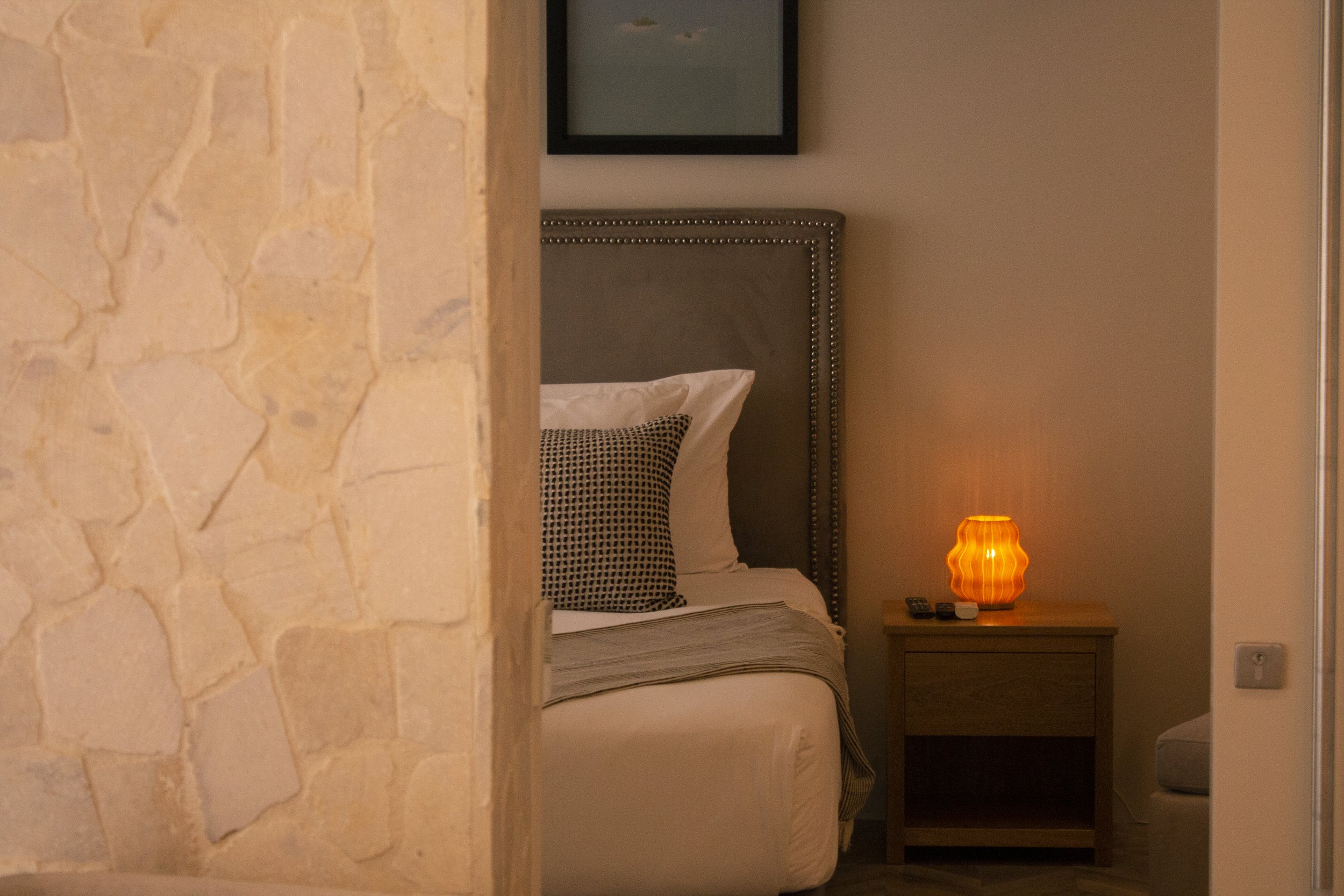 Diseño interior: MDE – Materia Diseño Espacio
Equipo: María Paulina Pérez Lopera · Juan Andrés López Duque · Alejandra Pérez Lopera
Ubicación: Energy Living, Medellín
Uso: Apartamento para hosting (Airbnb / Casacol)