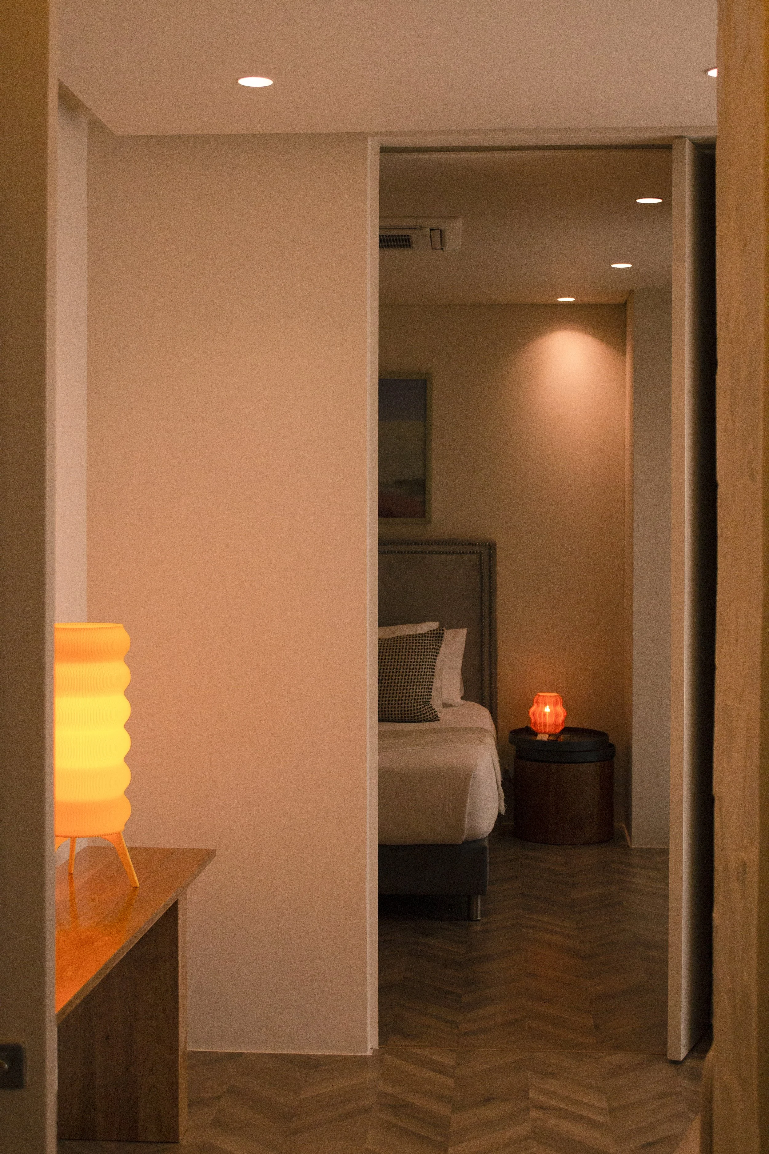 Diseño interior: MDE – Materia Diseño Espacio
Equipo: María Paulina Pérez Lopera · Juan Andrés López Duque · Alejandra Pérez Lopera
Ubicación: Energy Living, Medellín
Uso: Apartamento para hosting (Airbnb / Casacol)