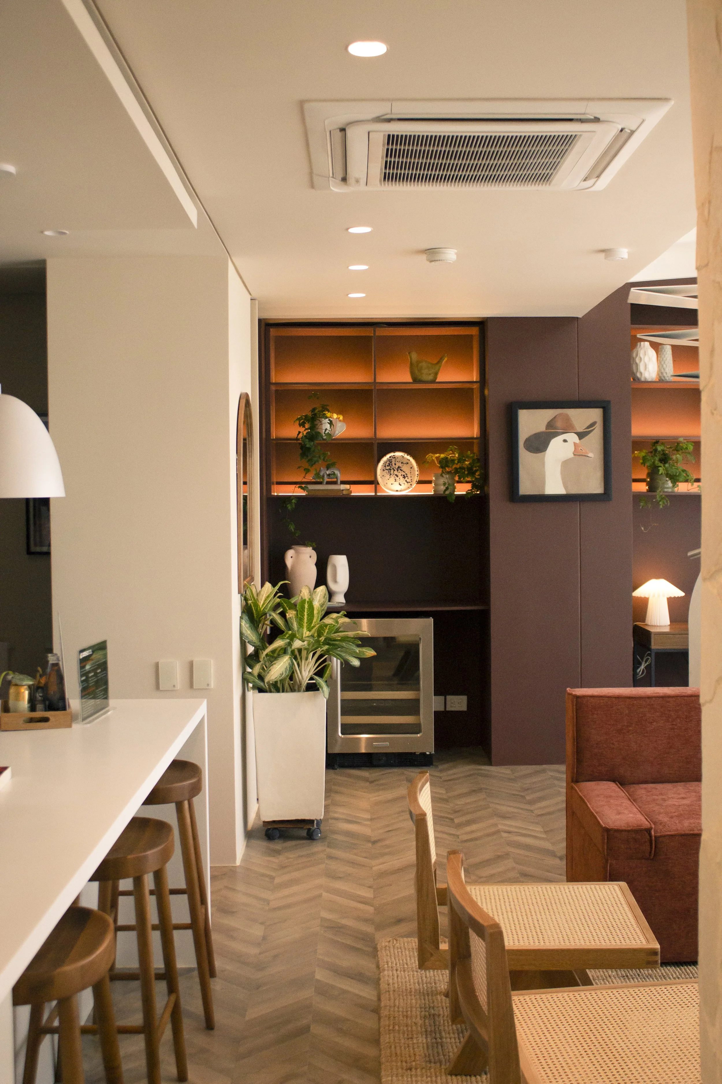 Diseño interior: MDE – Materia Diseño Espacio
Equipo: María Paulina Pérez Lopera · Juan Andrés López Duque · Alejandra Pérez Lopera
Ubicación: Energy Living, Medellín
Uso: Apartamento para hosting (Airbnb / Casacol)