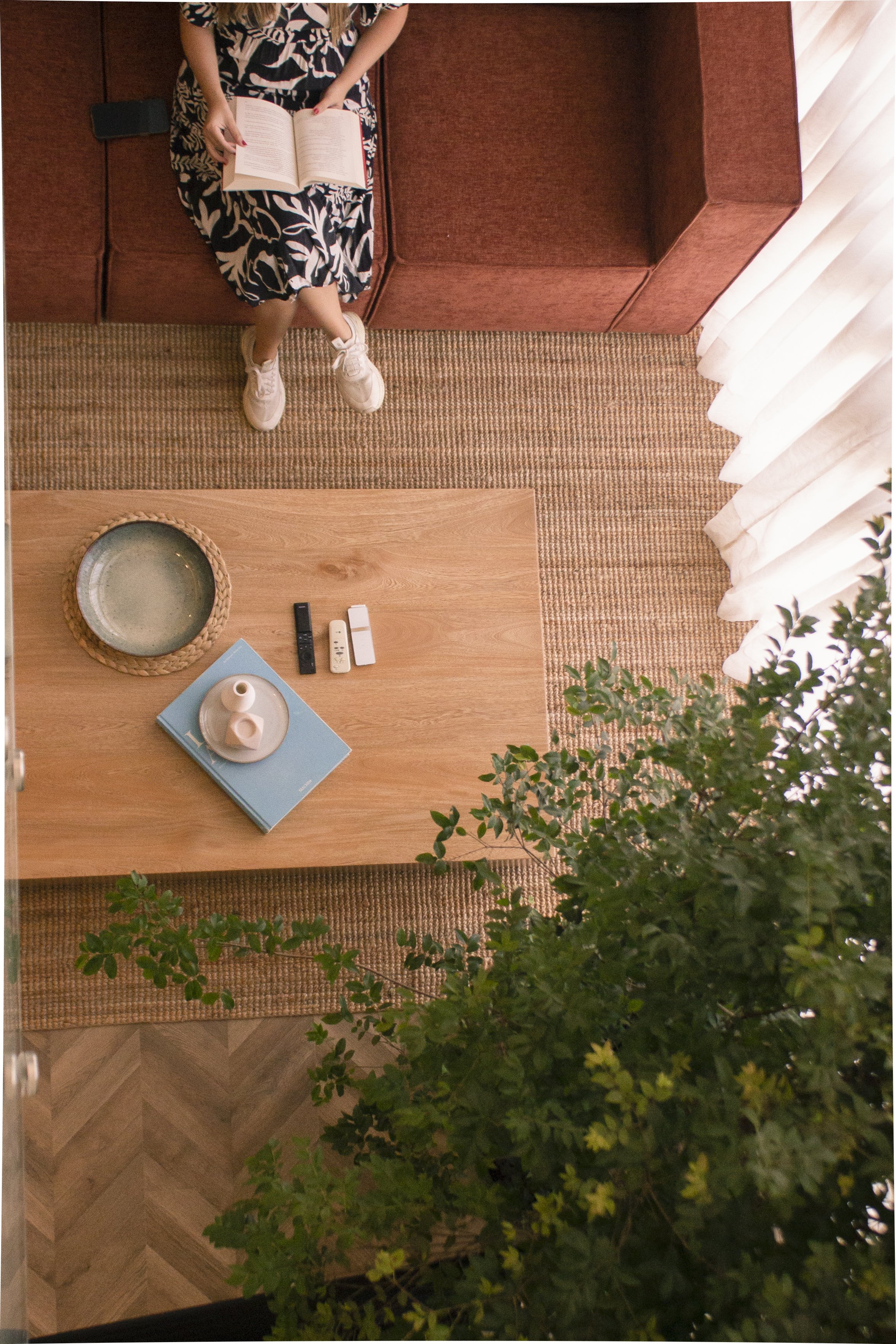 Diseño interior: MDE – Materia Diseño Espacio
Equipo: María Paulina Pérez Lopera · Juan Andrés López Duque · Alejandra Pérez Lopera
Ubicación: Energy Living, Medellín
Uso: Apartamento para hosting (Airbnb / Casacol)