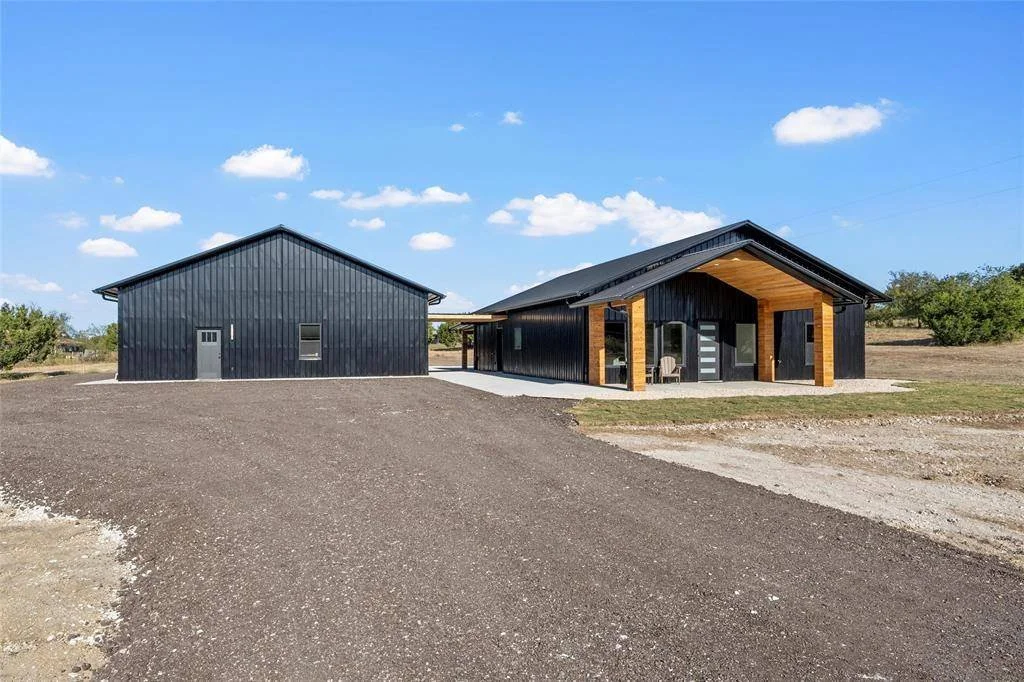 Acreage. Modern design. A shop. A guest suite.
This one checks every box. โ
388 Fern Valley Road, Waco, TX 76708 just hit the market!
Listing Agent: Julie Wilder, EG Realty
Take a look at this awesome space: https://eg-realty.com/d8rdumzl