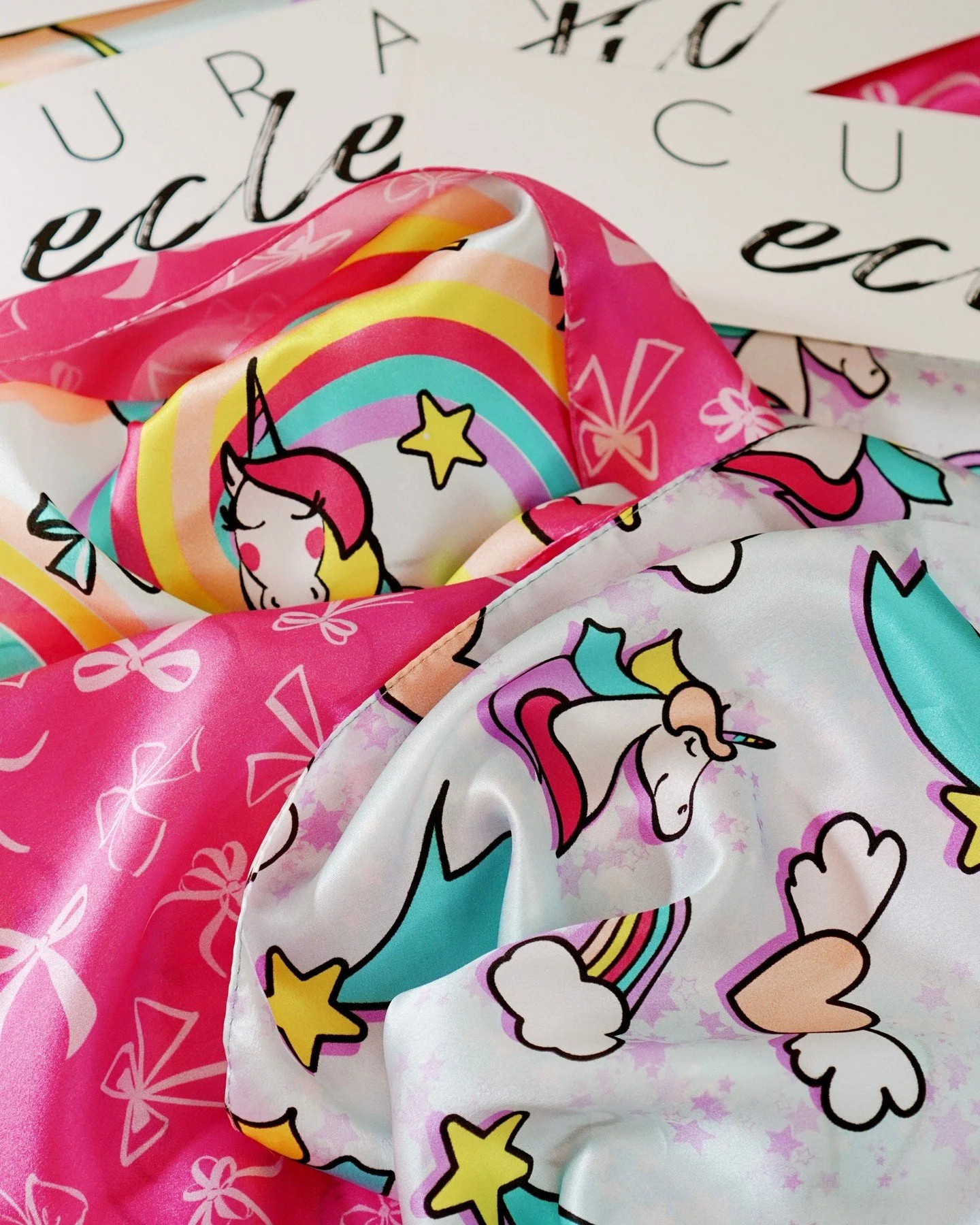 Unicorns and mermaids, OH MY! 🧜&zwj;♀️ 🦄 🌈 ⛅ 

Check out these super cute prints.