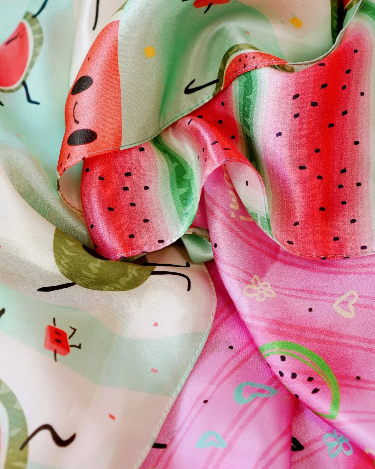 Even though it's officially winter, it's finally sunny again after a week of rain here in LA! So let's look at a few prints that remind us of the gorgeous sunshine in this fabulous state! These watermelon prints are fun, bright, and delightful additi