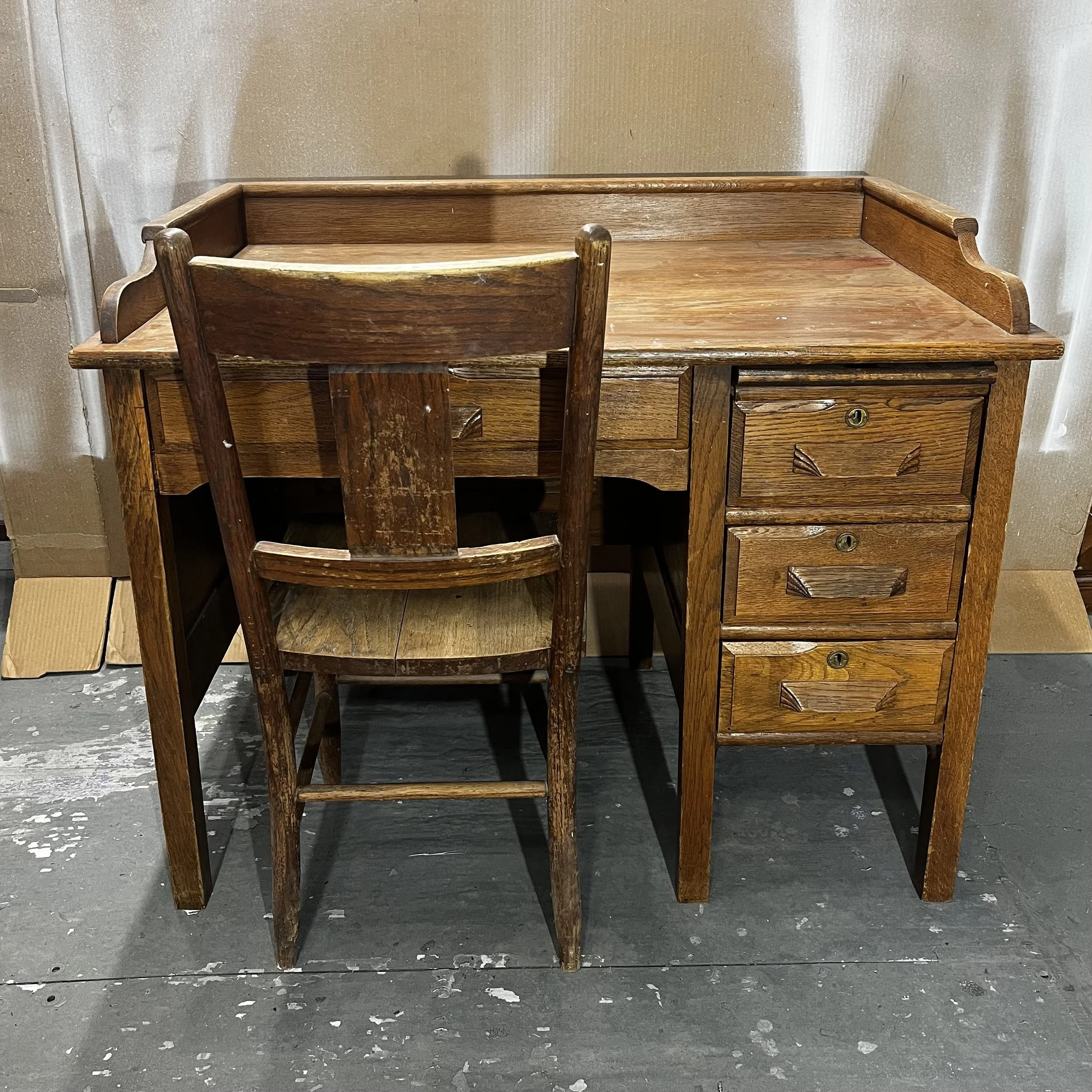 Four-drawer Desk &amp; Chair