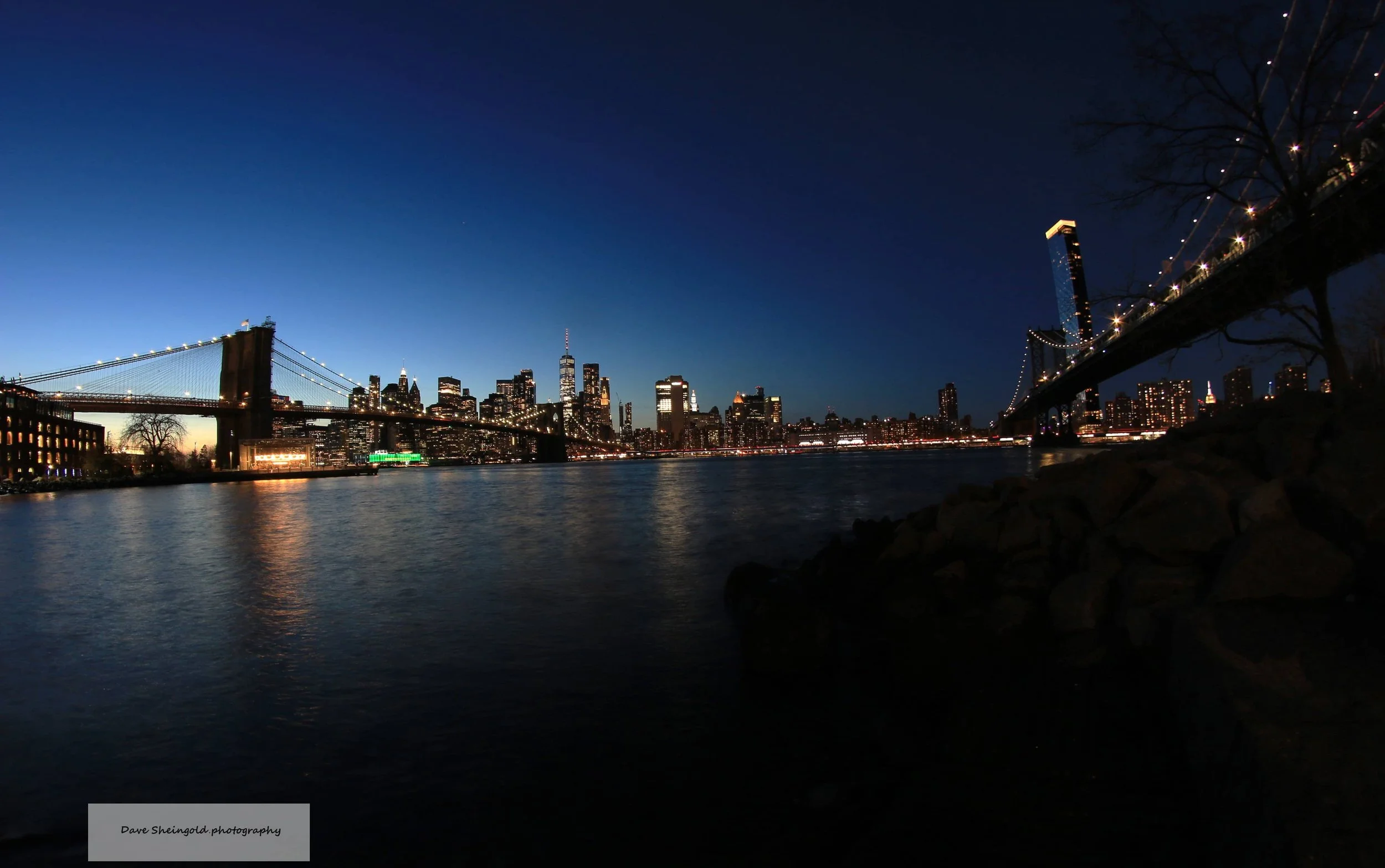Day gives in to night - Brooklyn and Manhattan bridge