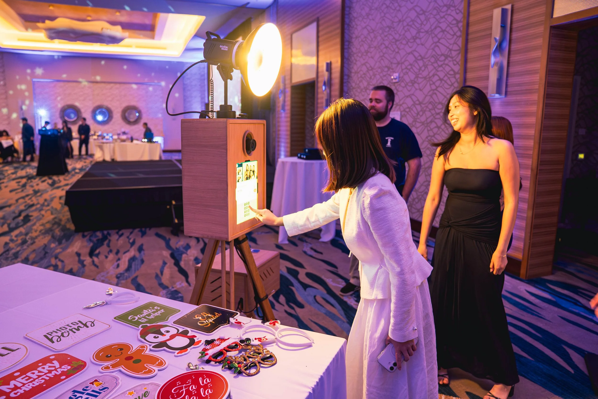 Why Modern Photo Booths Are a Must-Have forCorporate Events and Brand Activations