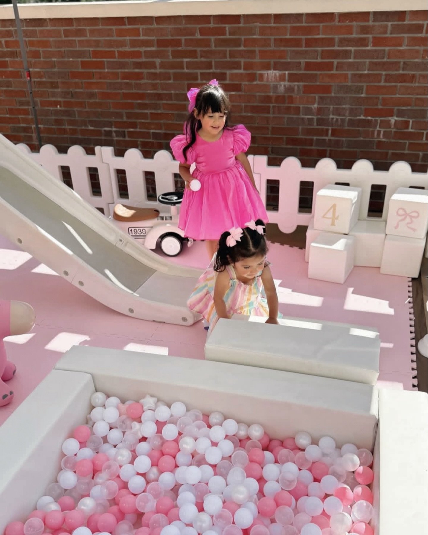 The VIP section of the party? Right here in soft play🎀✨💖☁️
🤳: @sunny_ayy 
-
#bayareamom #bayareasoftplay #bayarearentals #softplayrental
