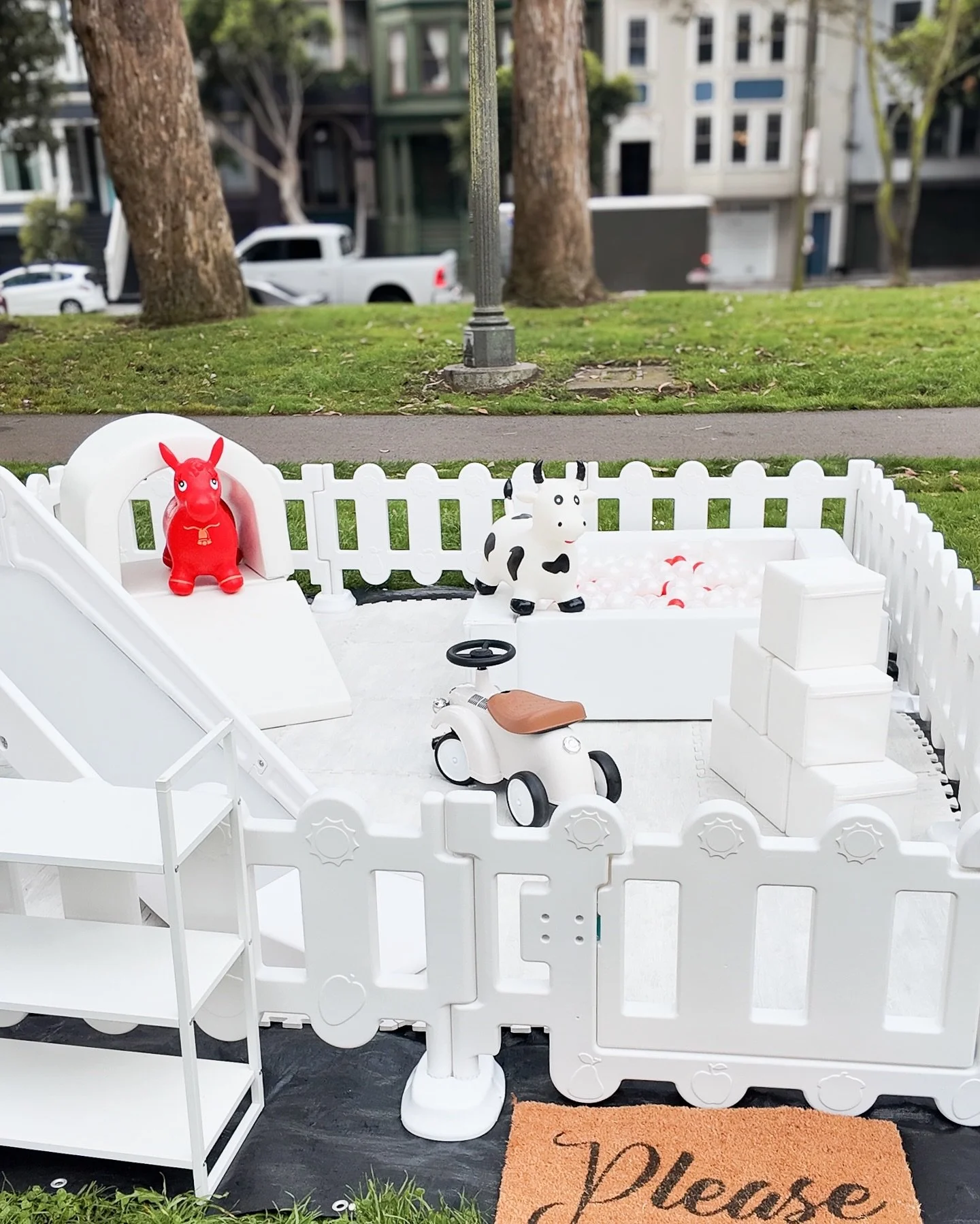 Our classic all white up setup always looks good in any setting✨ book for November &amp; December today! We have limited spots left
-
#bayareasoftplay #bayareapartyrentals #bayareamom #bayareaballoons
