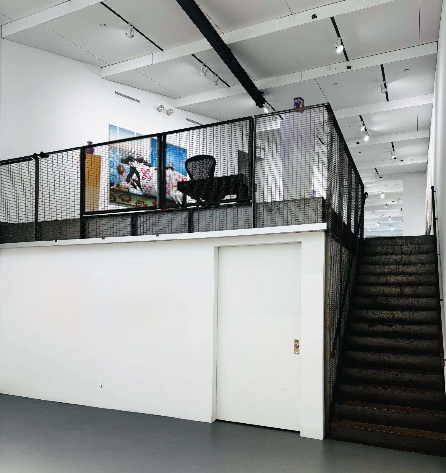 figure-show-install2 copy 2.jpg