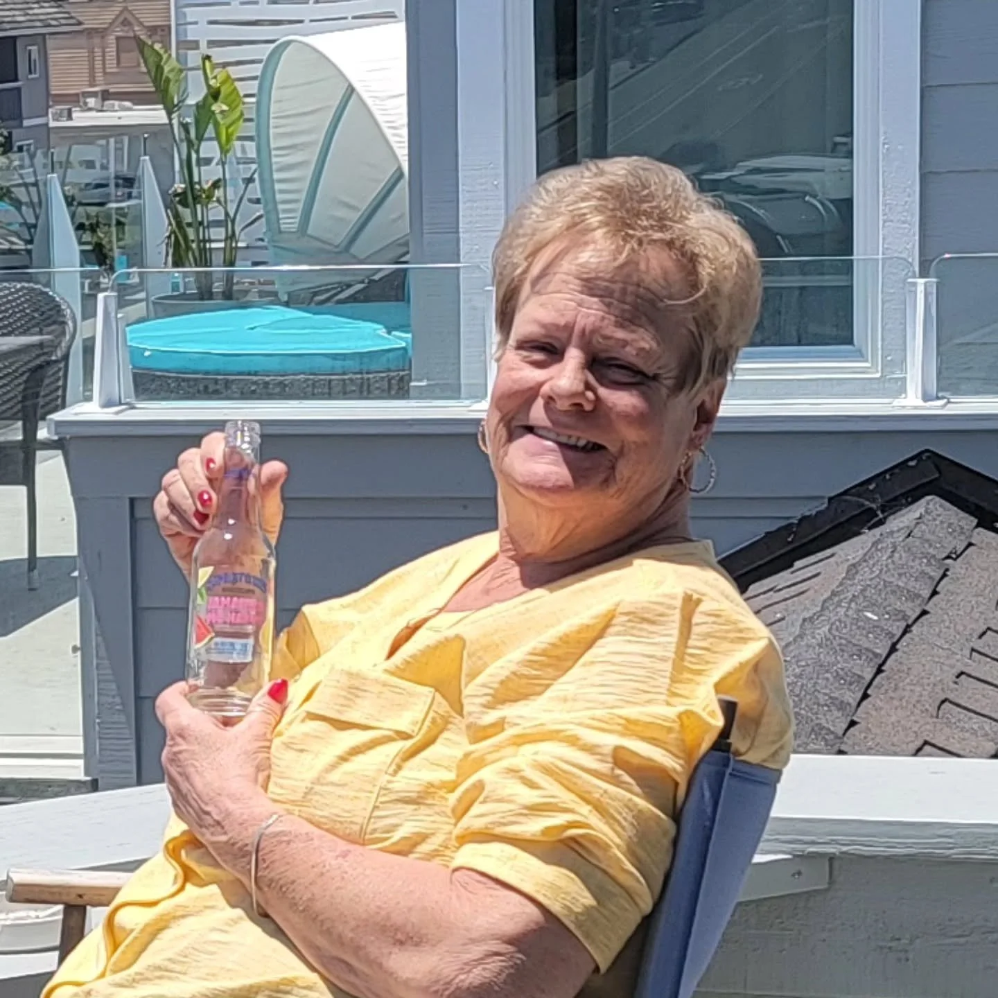 HAPPY BIRTHDAY to my little sister Roxanne...always the life of the party! Keep on smiling and dancing! Celebrate!