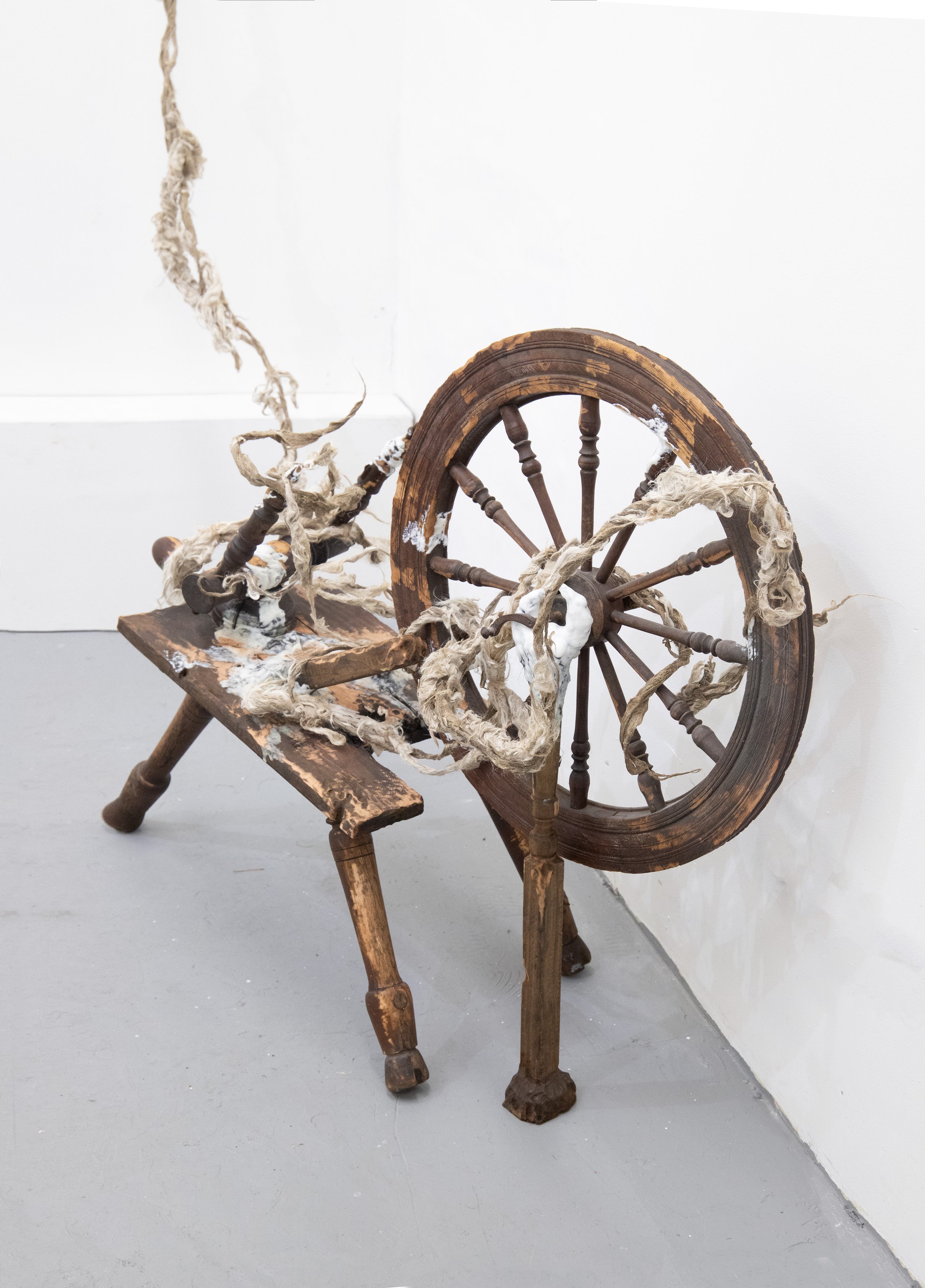 Echo Yan
The Spinner (detail)
2025
Raw wool, antique spinning wheel, pine, resin,
epoxy clay
Dimensions variable