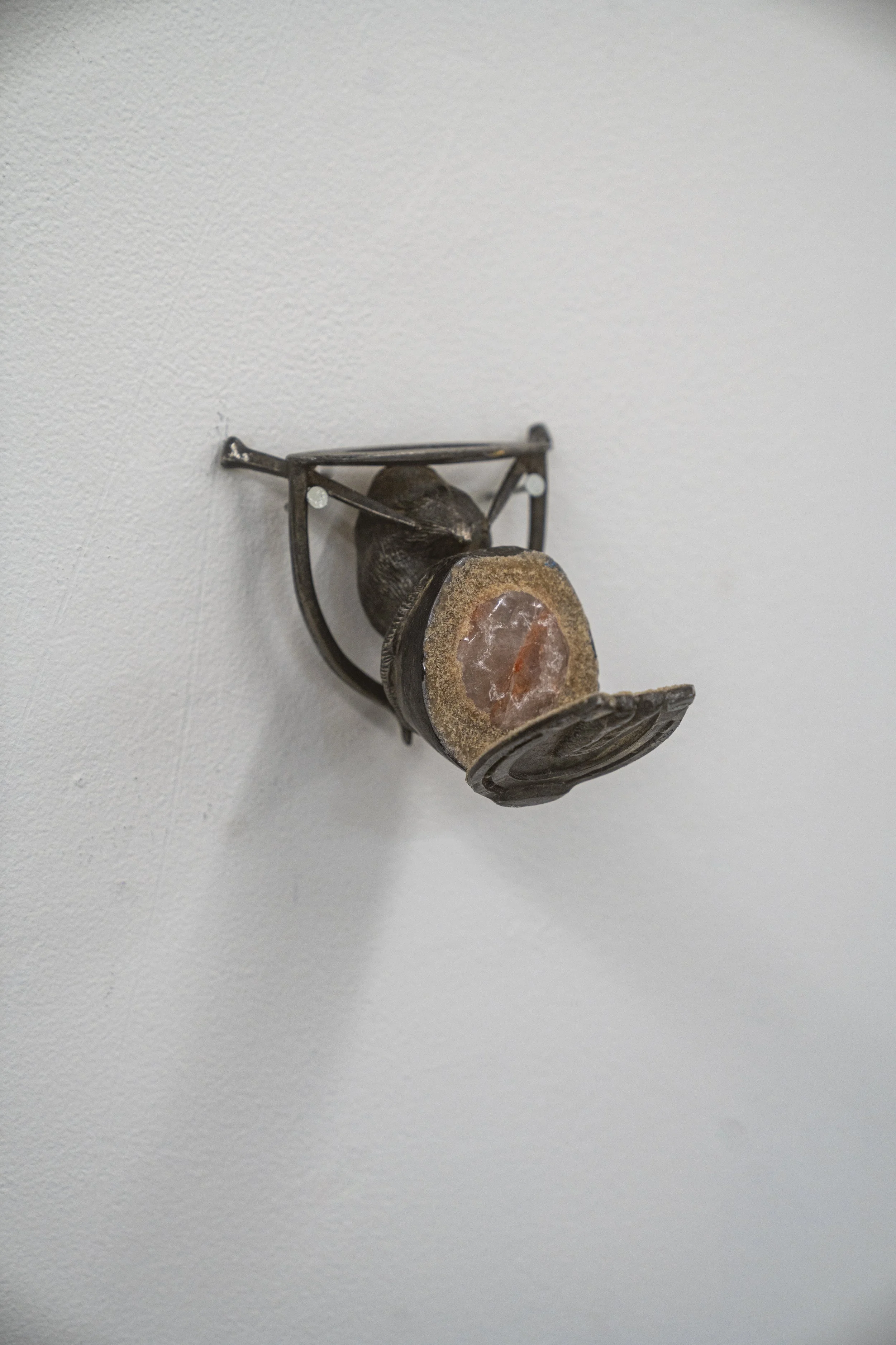 Echo Yan
Lick* (installation view)
2025
Antique inkwell, sand, Himalayan pink salt
5 × 5 × 5.5 in.
12.7 × 12.7 × 13.97 cm.