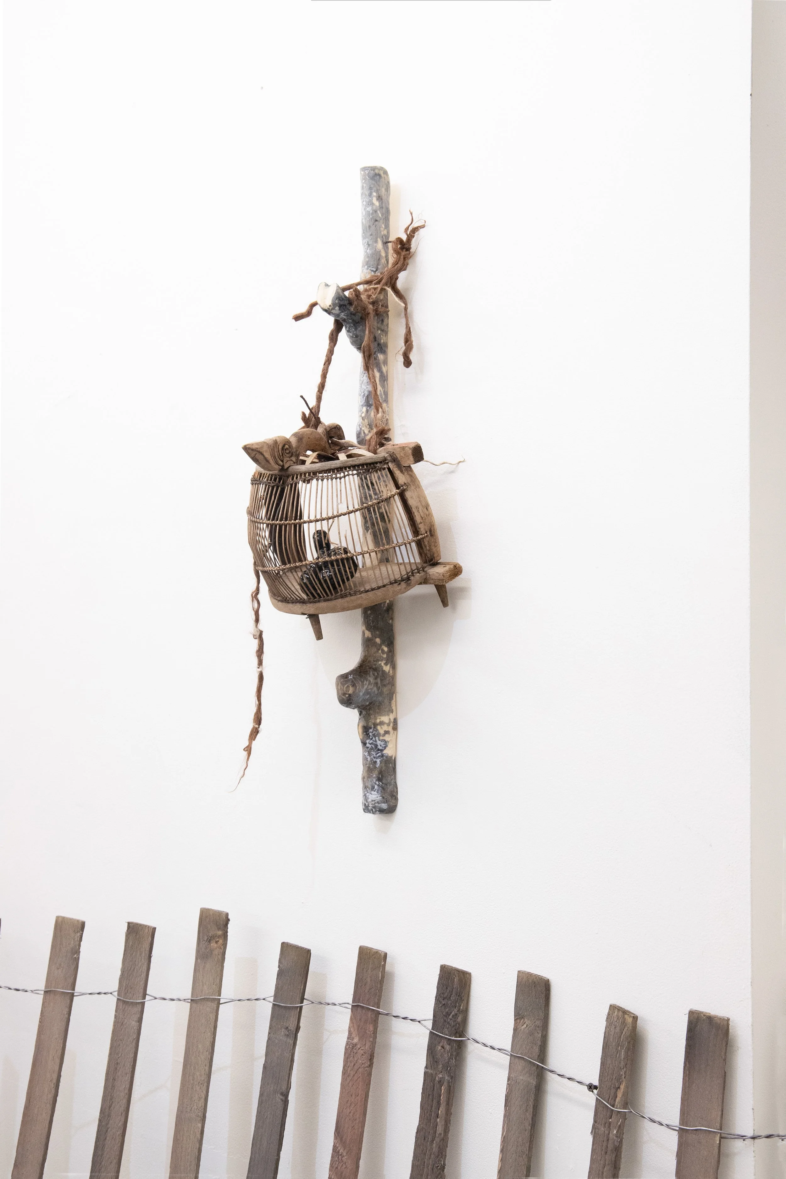 Echo Yan
Birdsong (installation view)
2025
Alpaca hair, Indonesian birdcage, glass, pine,
resin
28 × 11 × 7 in.
71.12 × 27.94 × 17.78 cm.