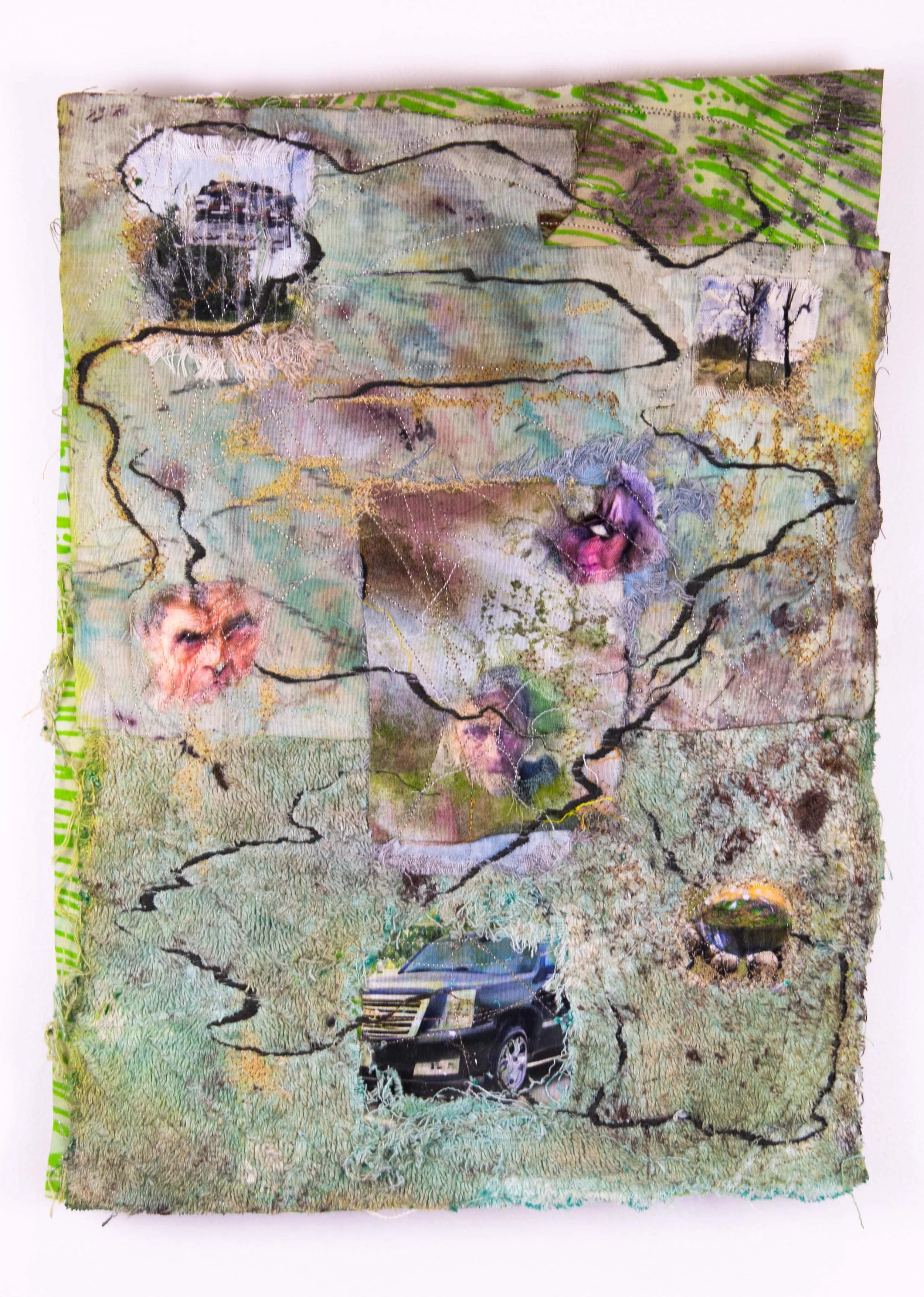 
John DeSousa
Suburban Exterminating
2025
Cotton and satin prints, terrycloth, polyester thread, and dye
10 x 15 in.
25.4 x 38.1 cm.