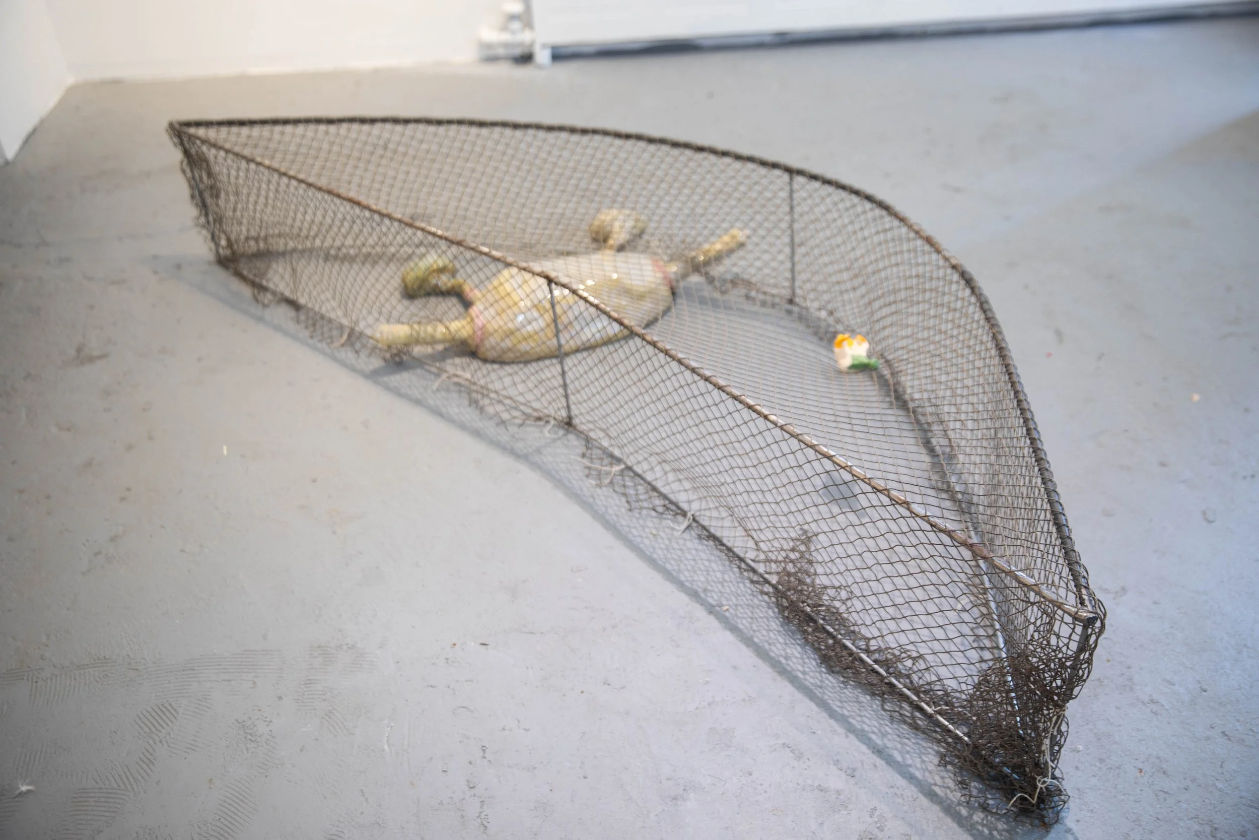 Charlie Lambert
Shhhh
2025
Ceramic, glaze, metal, fishing net, raw clay from Cumurxatiba, Bahia, oil pastel
Dimensions variable 
