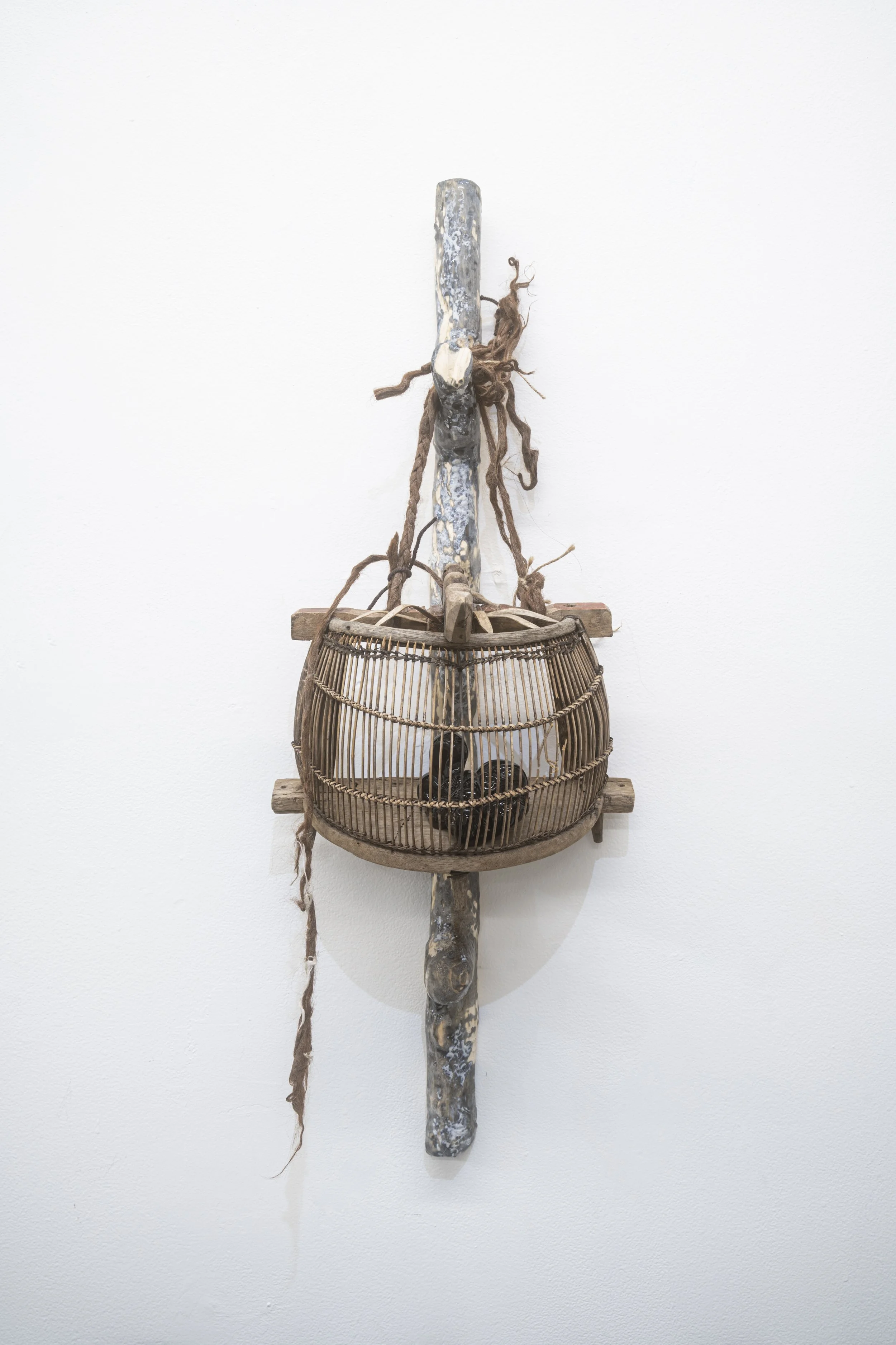 Echo Yan
Birdsong
2025
Alpaca hair, Indonesian birdcage, glass, pine,
resin
28 × 11 × 7 in.
71.12 × 27.94 × 17.78 cm.