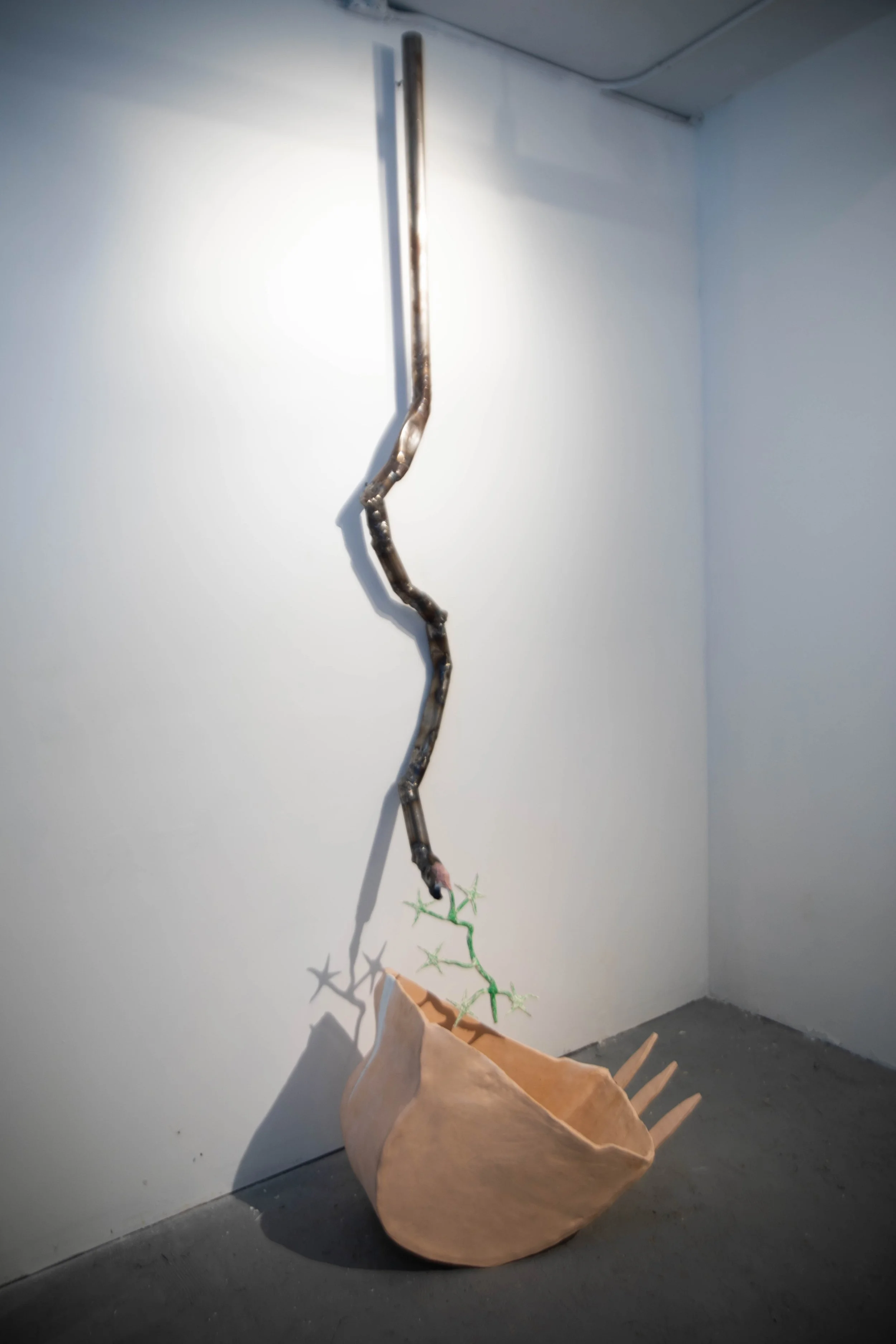 Charlie Lambert
Vine Displacement
2025
Ceramic, glaze, metal, fishing net, raw clay from Cumurxatiba, Bahia, oil pastel
Dimensions variable 
